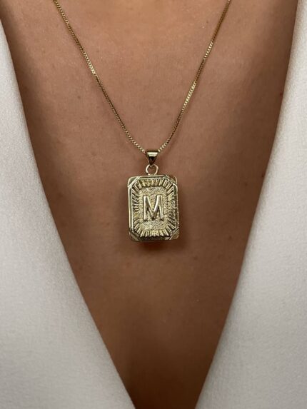 Özel Seri M Harfli Kare Plaka Altın Kaplama Kolye