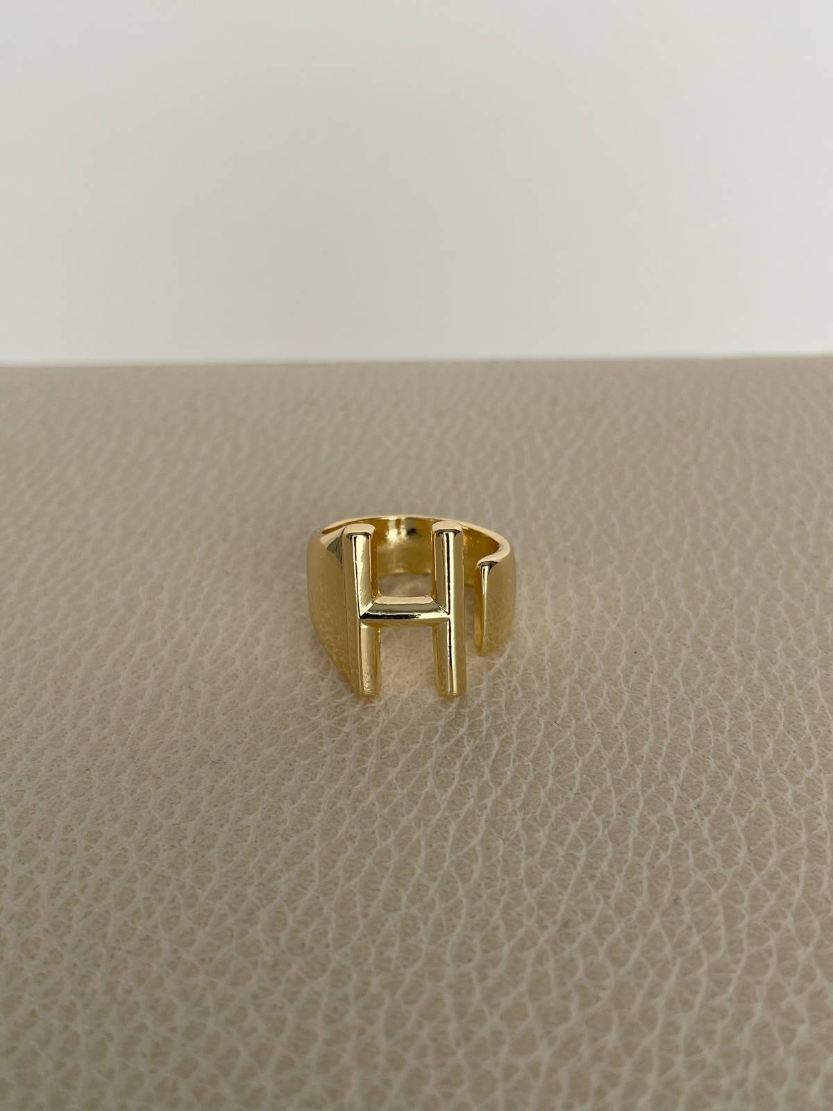 IMG_5143 Özel Seri Kalın H Harfli Gold Yüzük