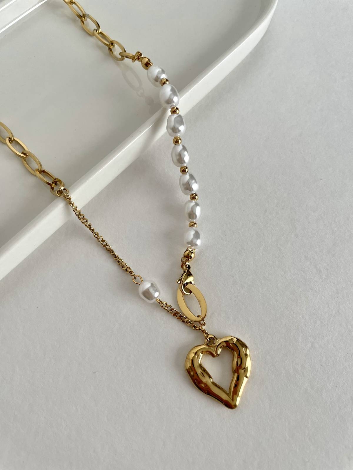 1690982305-64ca57a1db6ac17175.jpg Çelik İnci Detaylı Kalp Tasarım Kolye