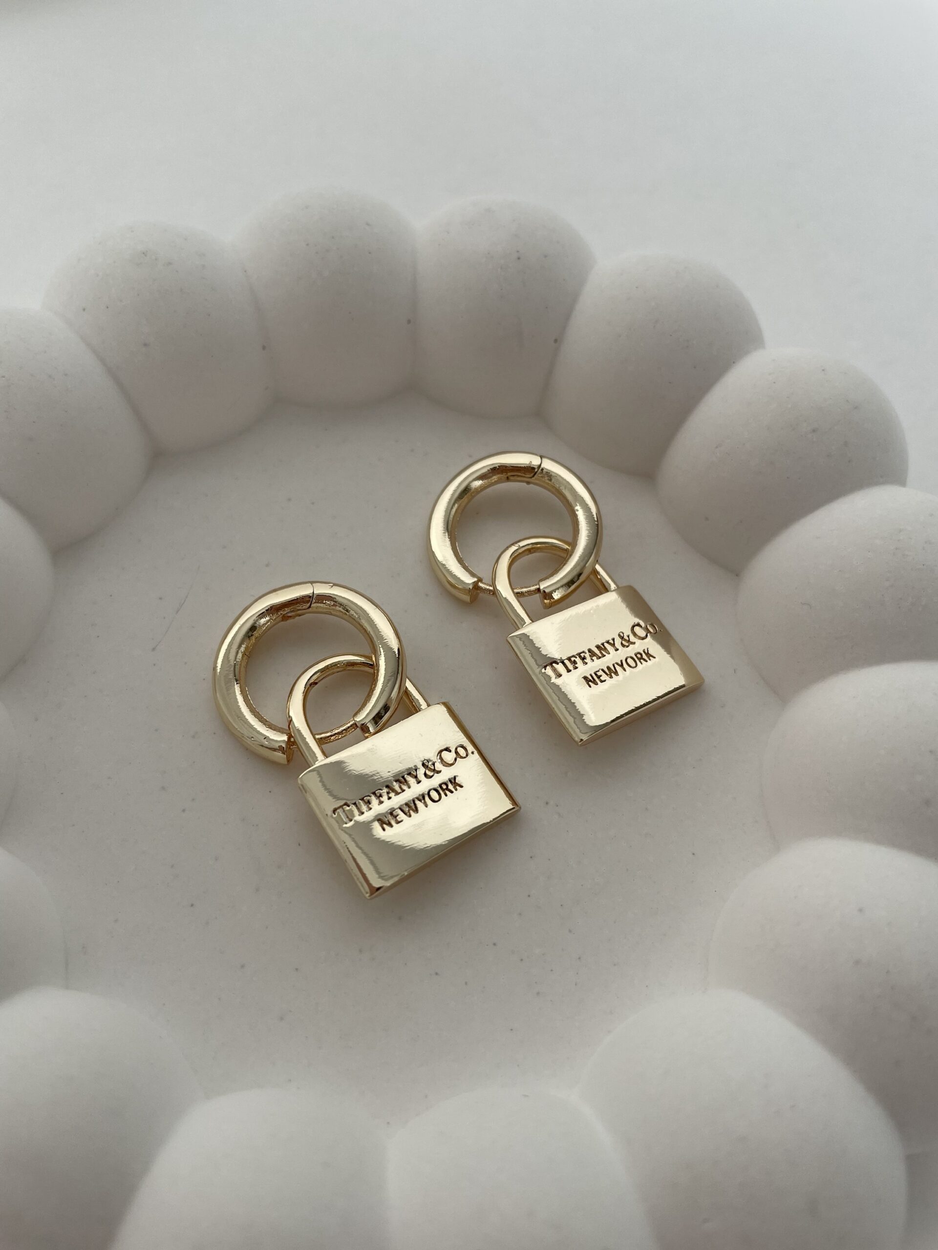 img_6411 Özel Seri Marka Kilit Tasarım Gold Küpe