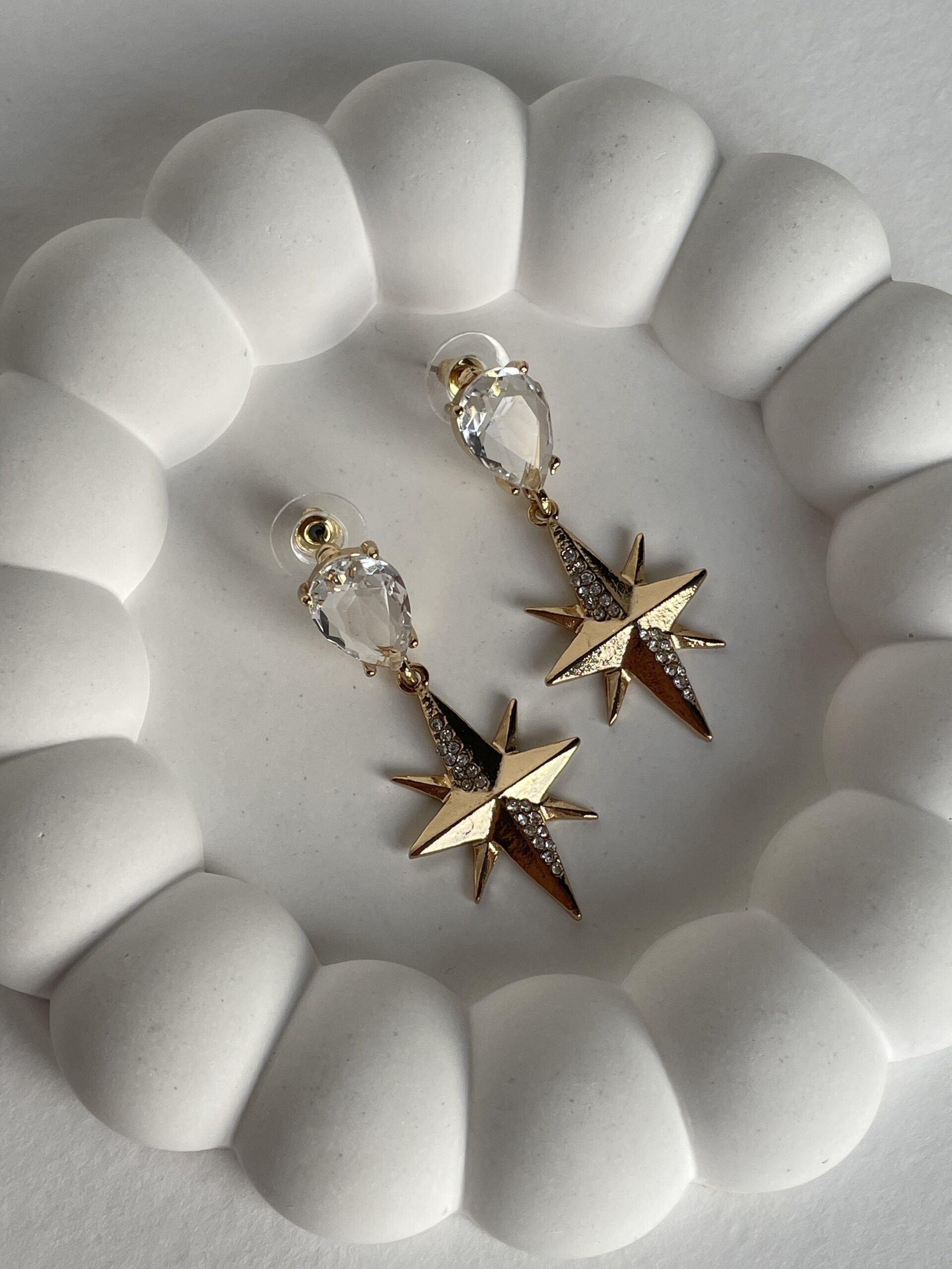 img_6787 Özel Seri Damla Taş Detaylı Gold Yıldız Küpe