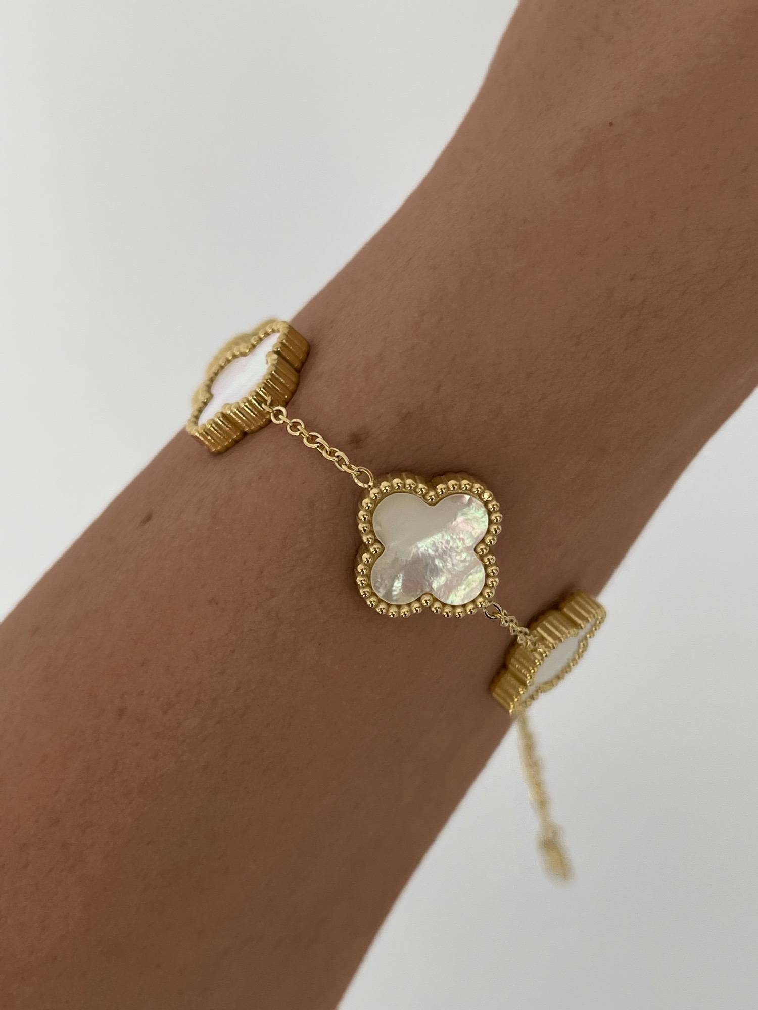 img_1933-1 Çelik Beşli Yonca Tasarım Çift Taraflı Sedef Gold Bileklik