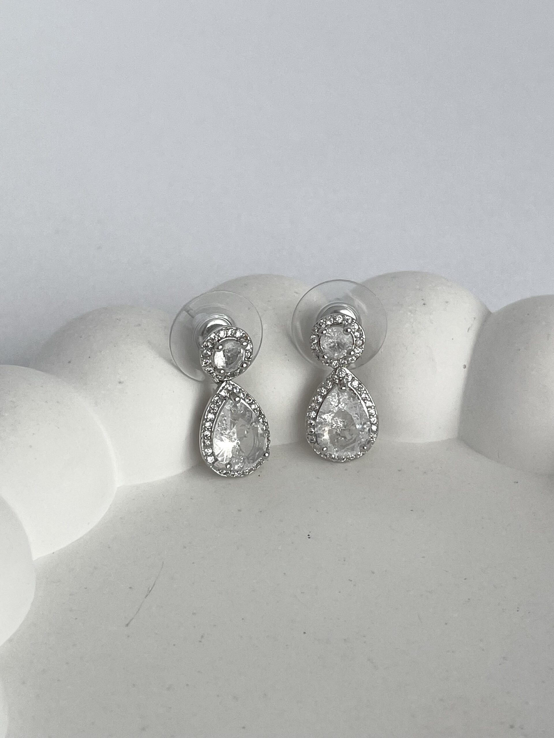 img_7383 Özel Seri Damla Tasarım Zirkon Taşlı Gümüş Küpe