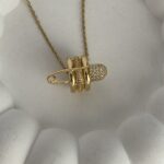 Çelik Zirkon Taşlı Çengelli İğne Tasarım Gold Kolye
