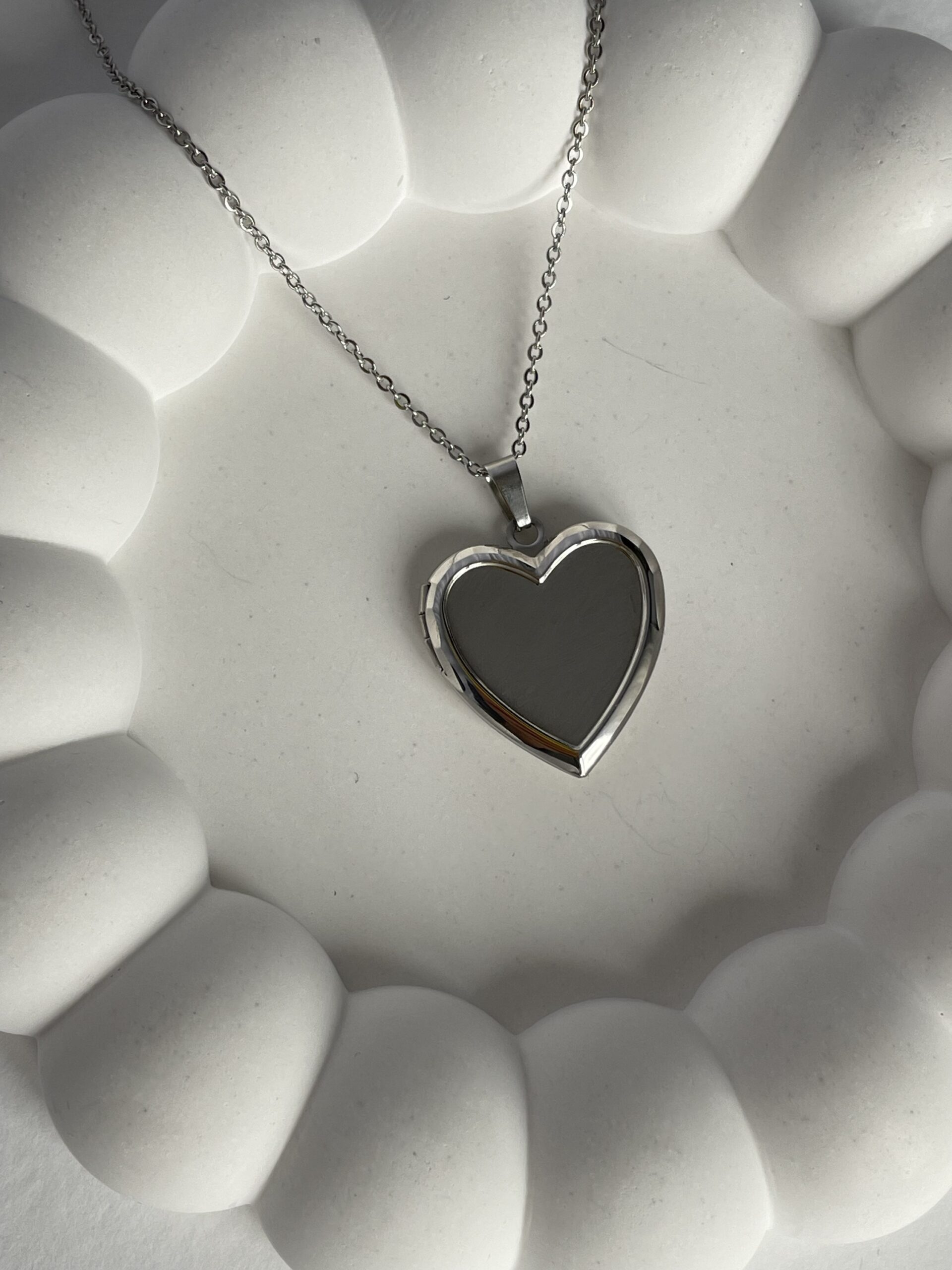 img_9443 Çelik Kalp Tasarım Açılabilir Resimli Gümüş Kolye