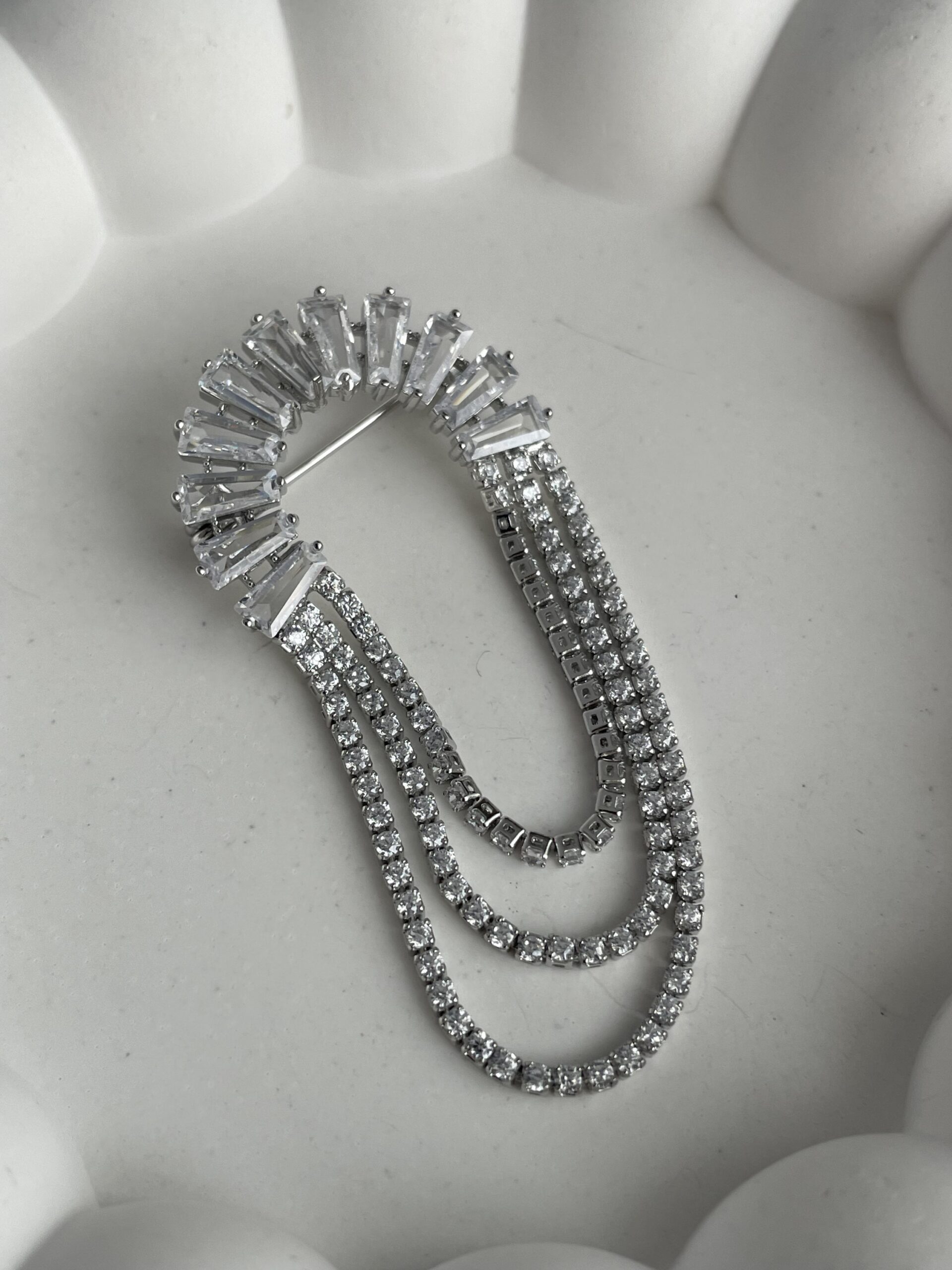 img_1242 Özel Seri Zirkon Taşlı Geometrik Desen Gümüş Broş