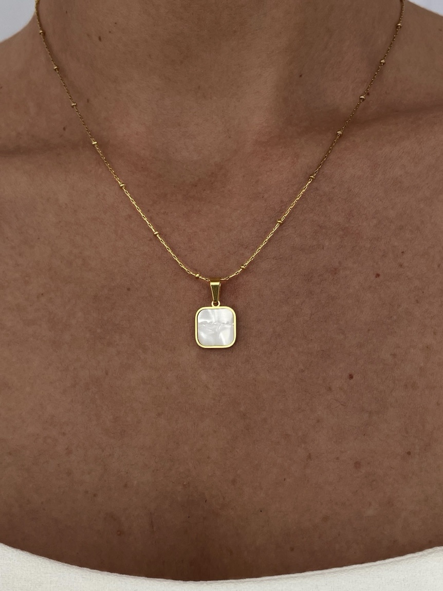 img_1658 Çelik Minimal Kare Tasarım Sedefli Gold Kolye