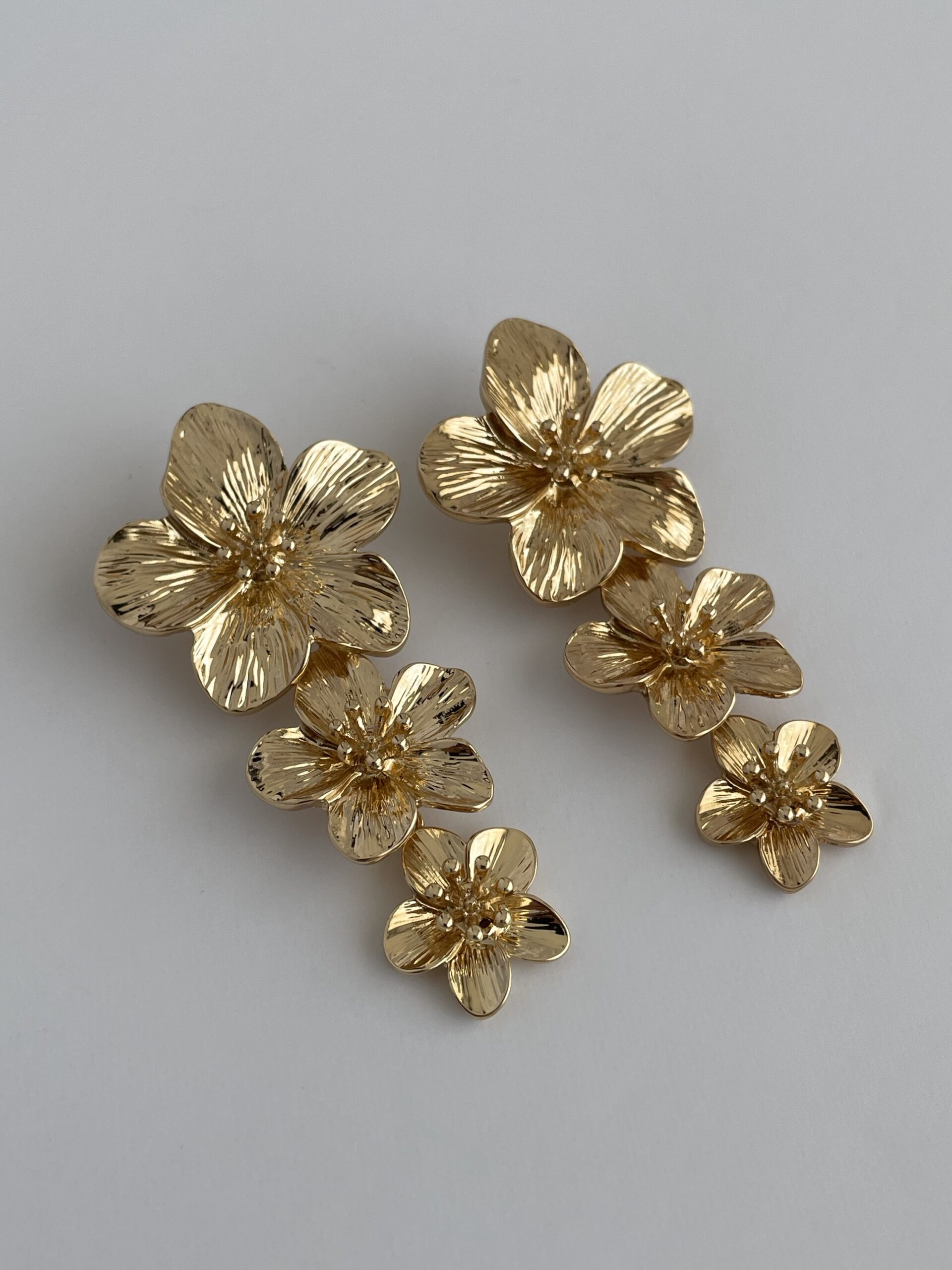 img_8945 Özel Seri Üçlü Çiçek Tasarım Büyük Gold Küpe