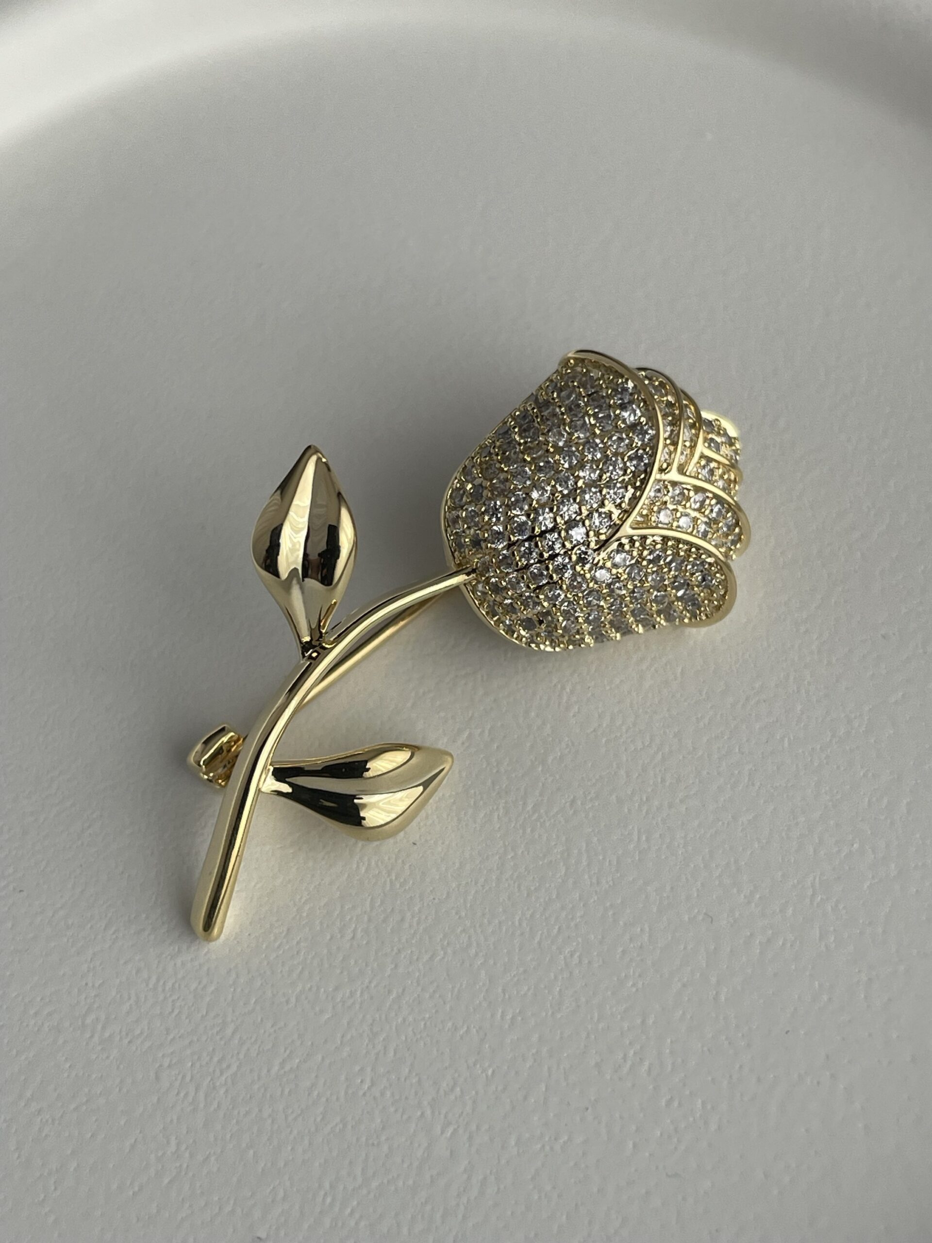 img_0612 Özel Seri Zirkon Taşlı Gül Desen Gold Broş