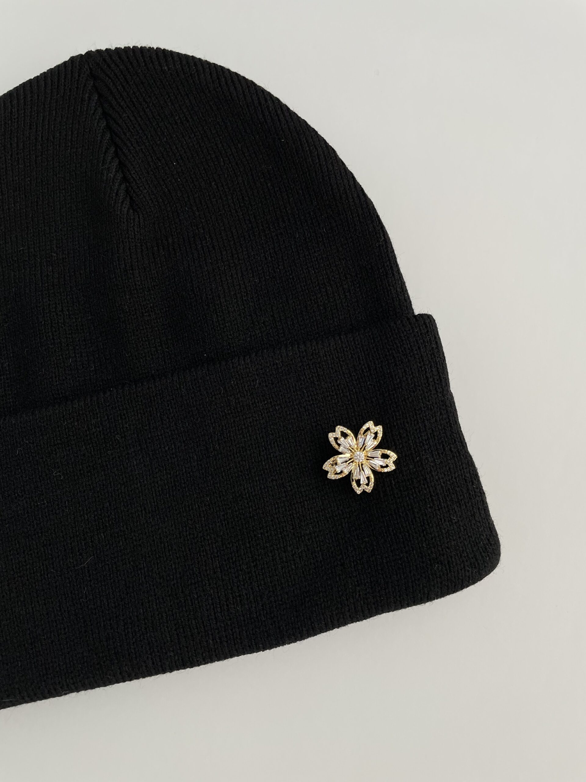 img_0718 Çiçek Desen Broşlu Siyah Bere