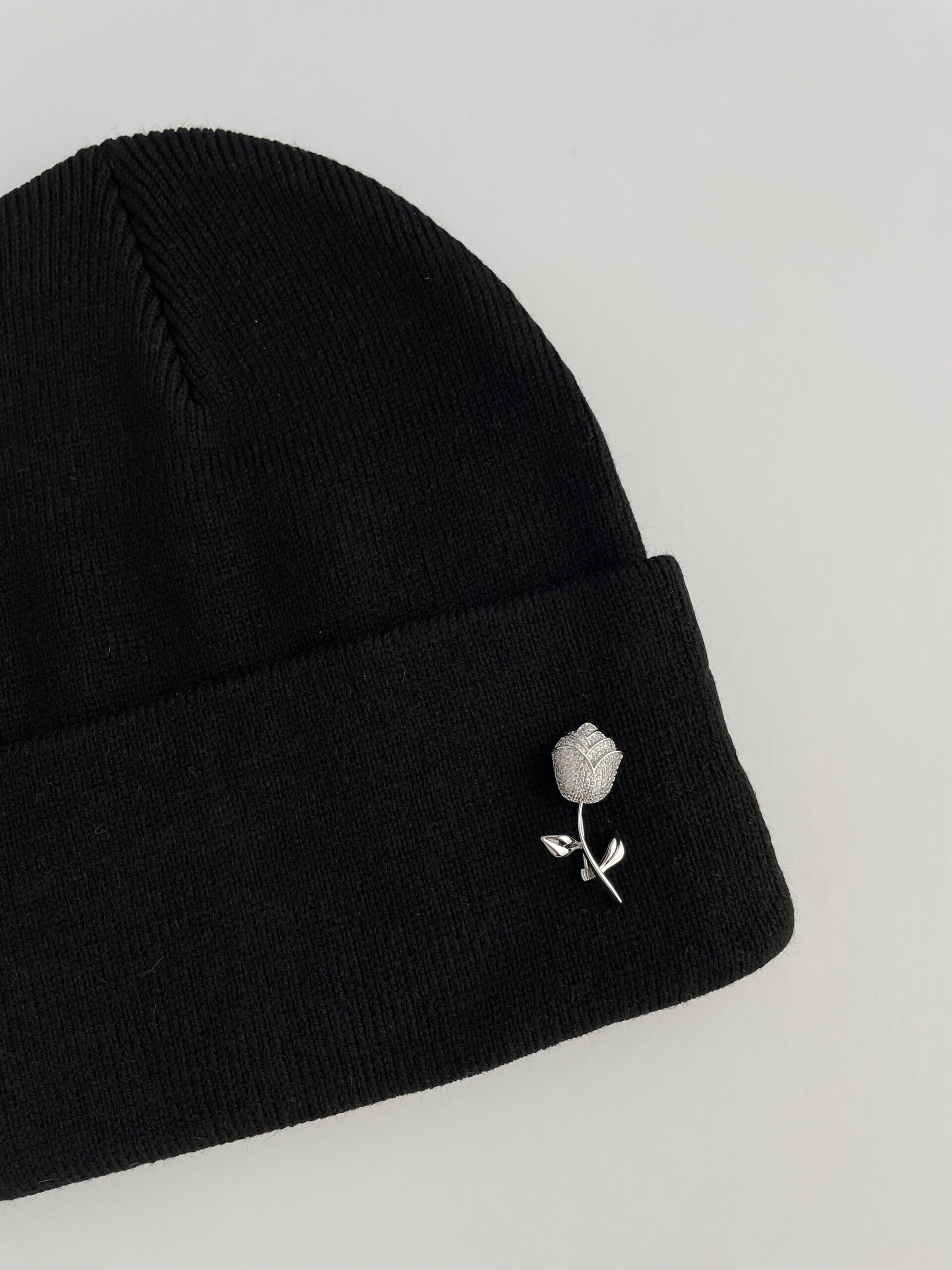 img_0725 Gül Desen Broşlu Siyah Bere