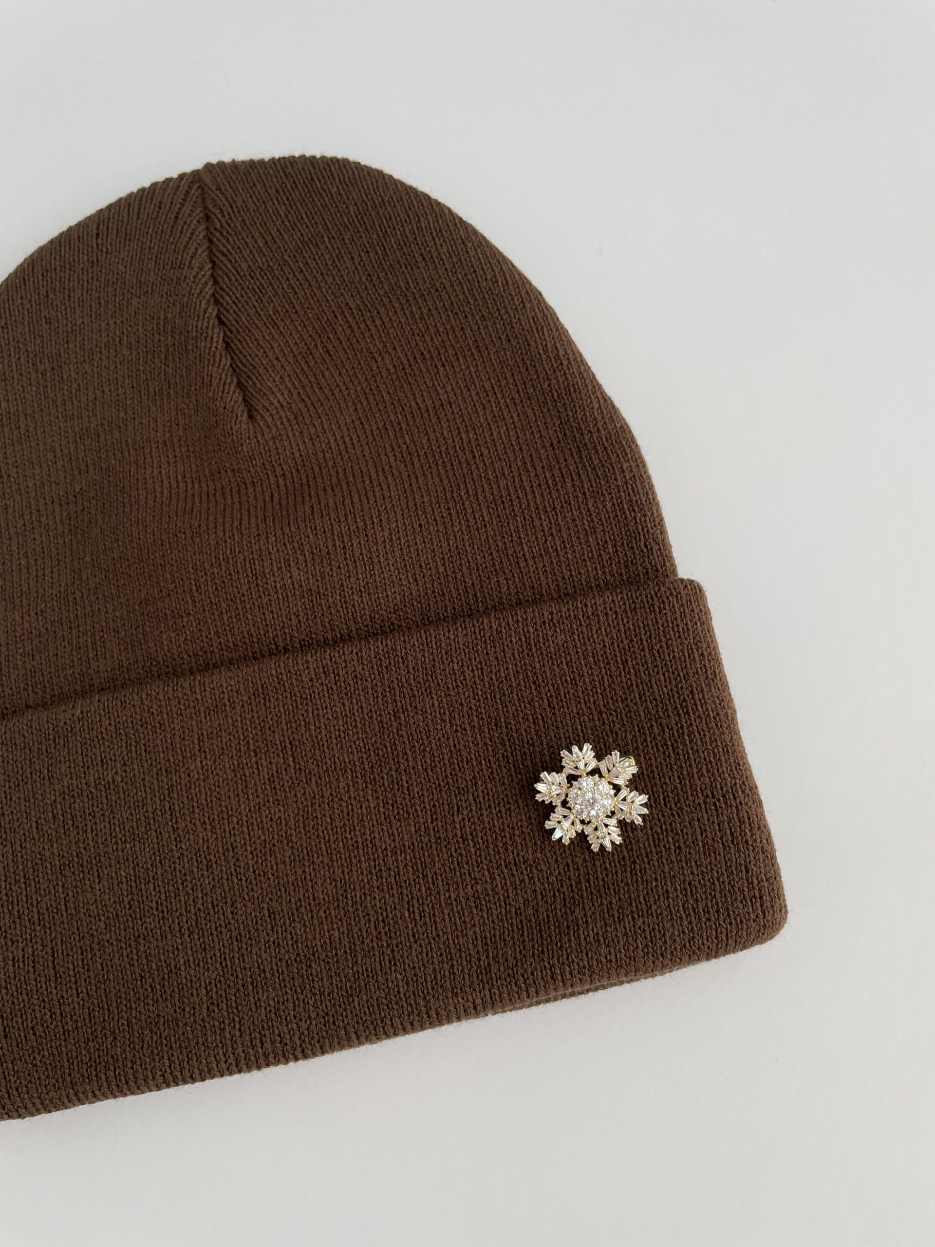 img_0761 Kar Desen Broşlu Kahverengi Bere