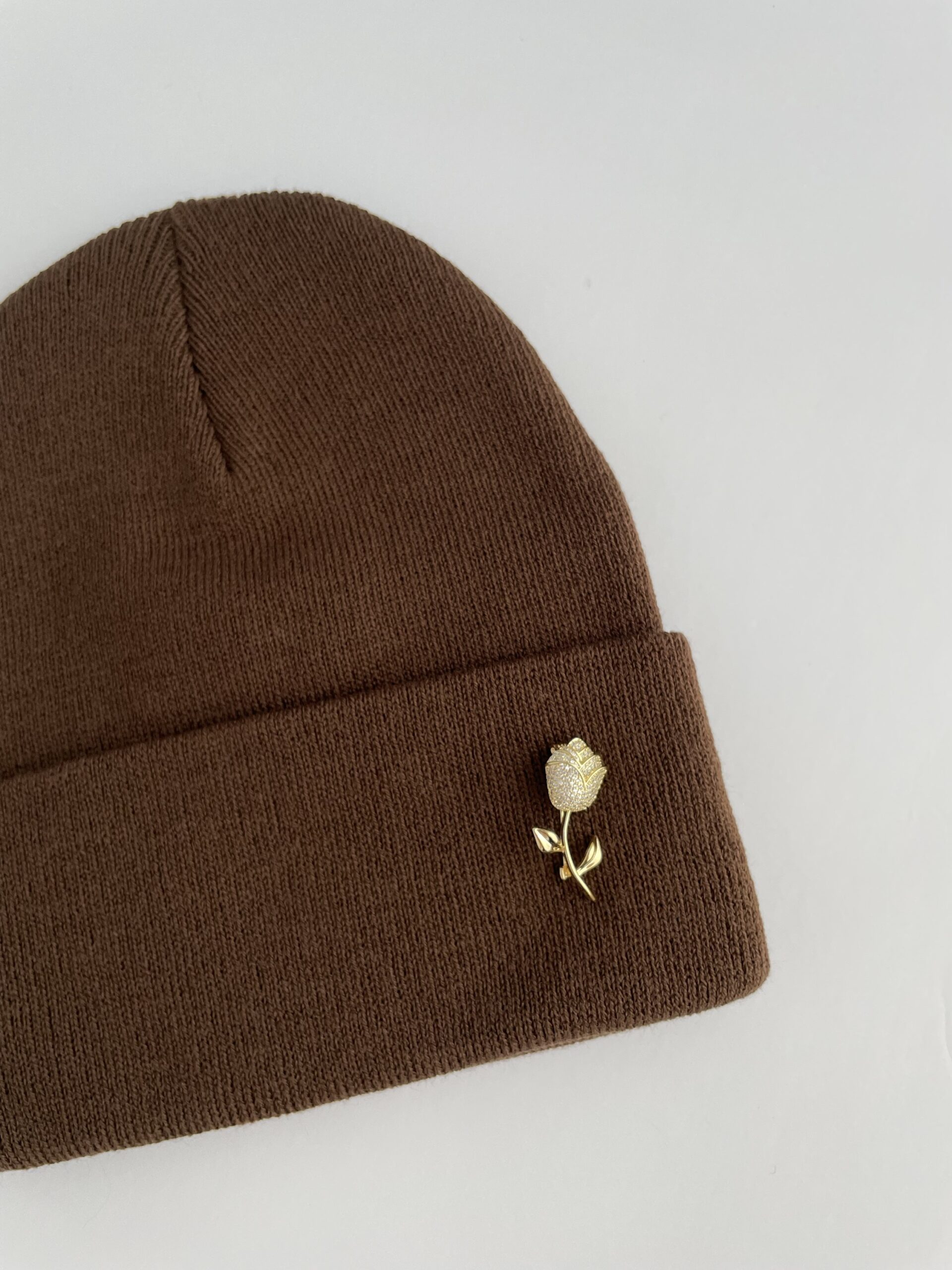 img_0767 Gül Desen Broşlu Kahverengi Bere