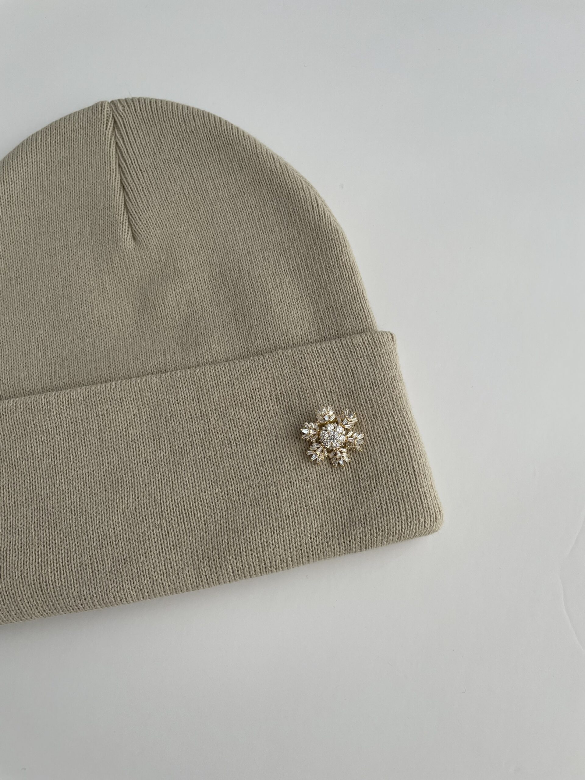 img_0796 Kar Desen Broşlu Bej Rengi Bere