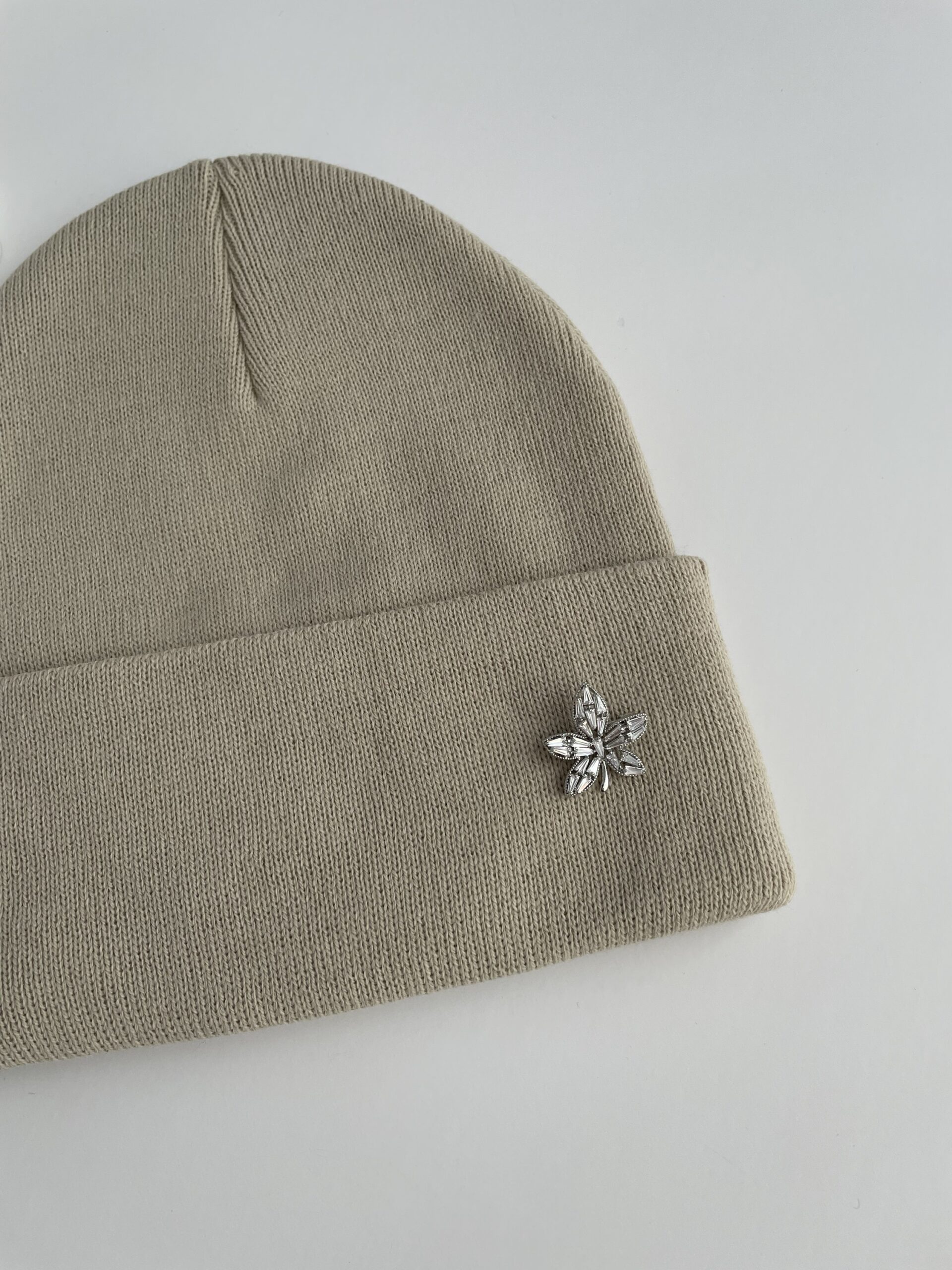 img_0823 Yaprak Desen Broşlu Bej Rengi Bere