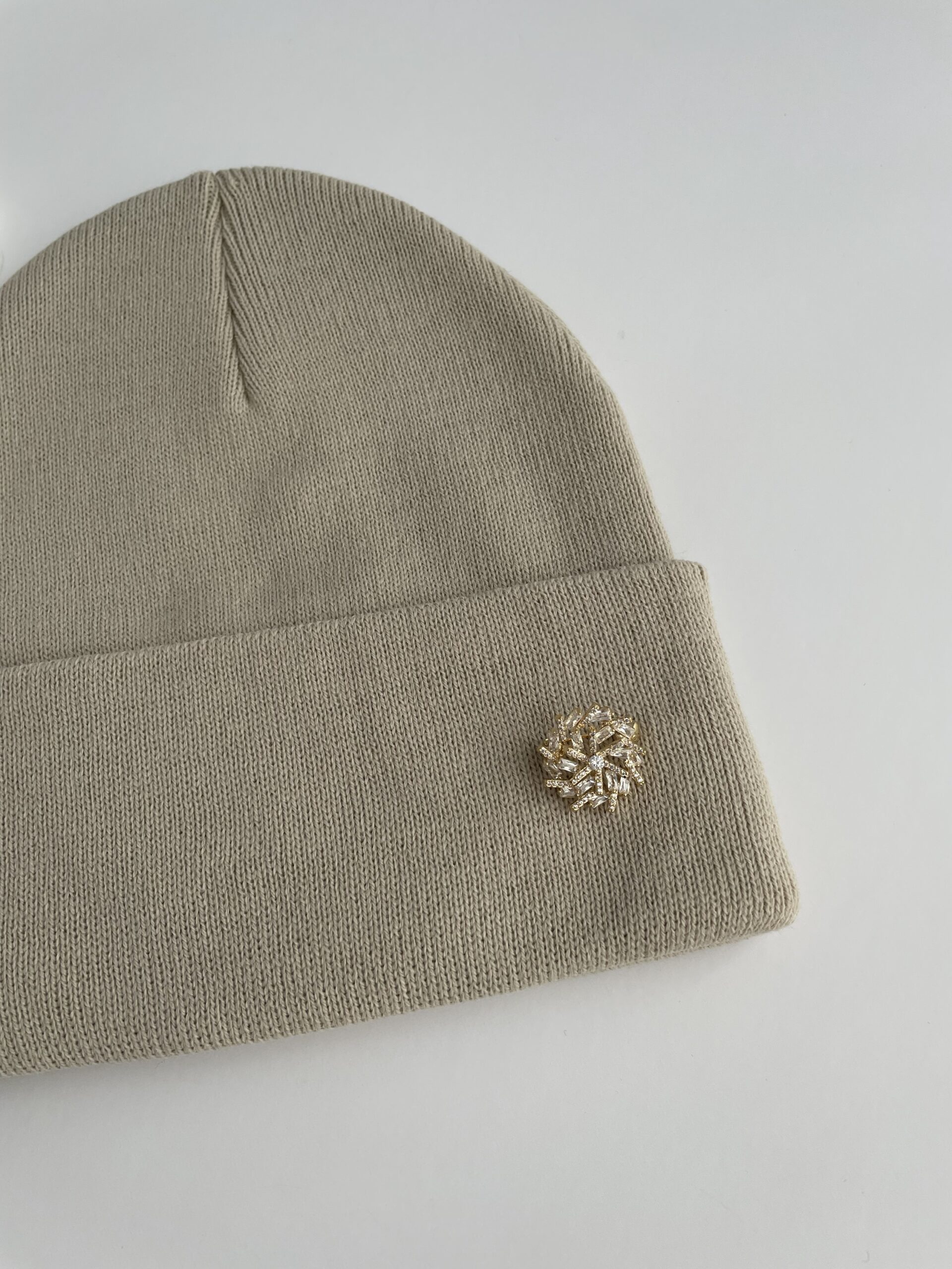 img_0826 Kar Desen Broşlu Bej Rengi Bere