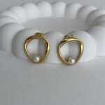 Çelik Oval Tasarım İnci Detaylı Gold Küpe