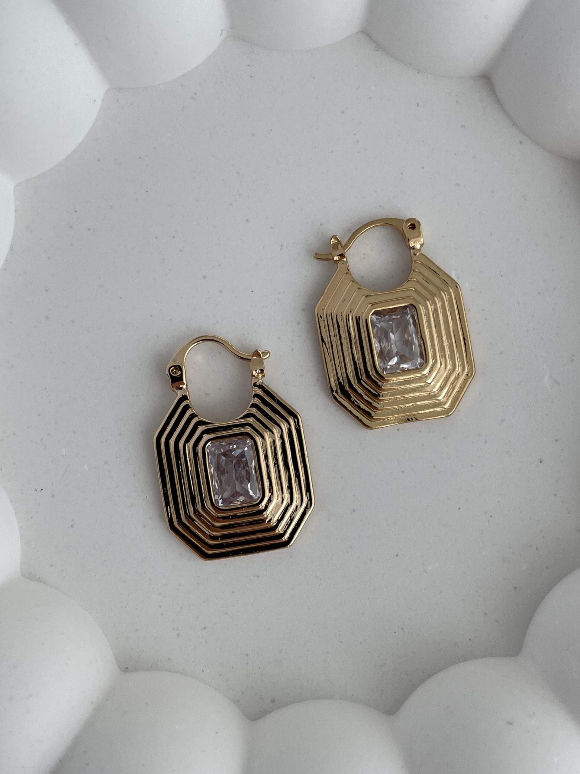 img_2910 Özel Seri Baget Taşlı Geometrik Desen Gold Küpe