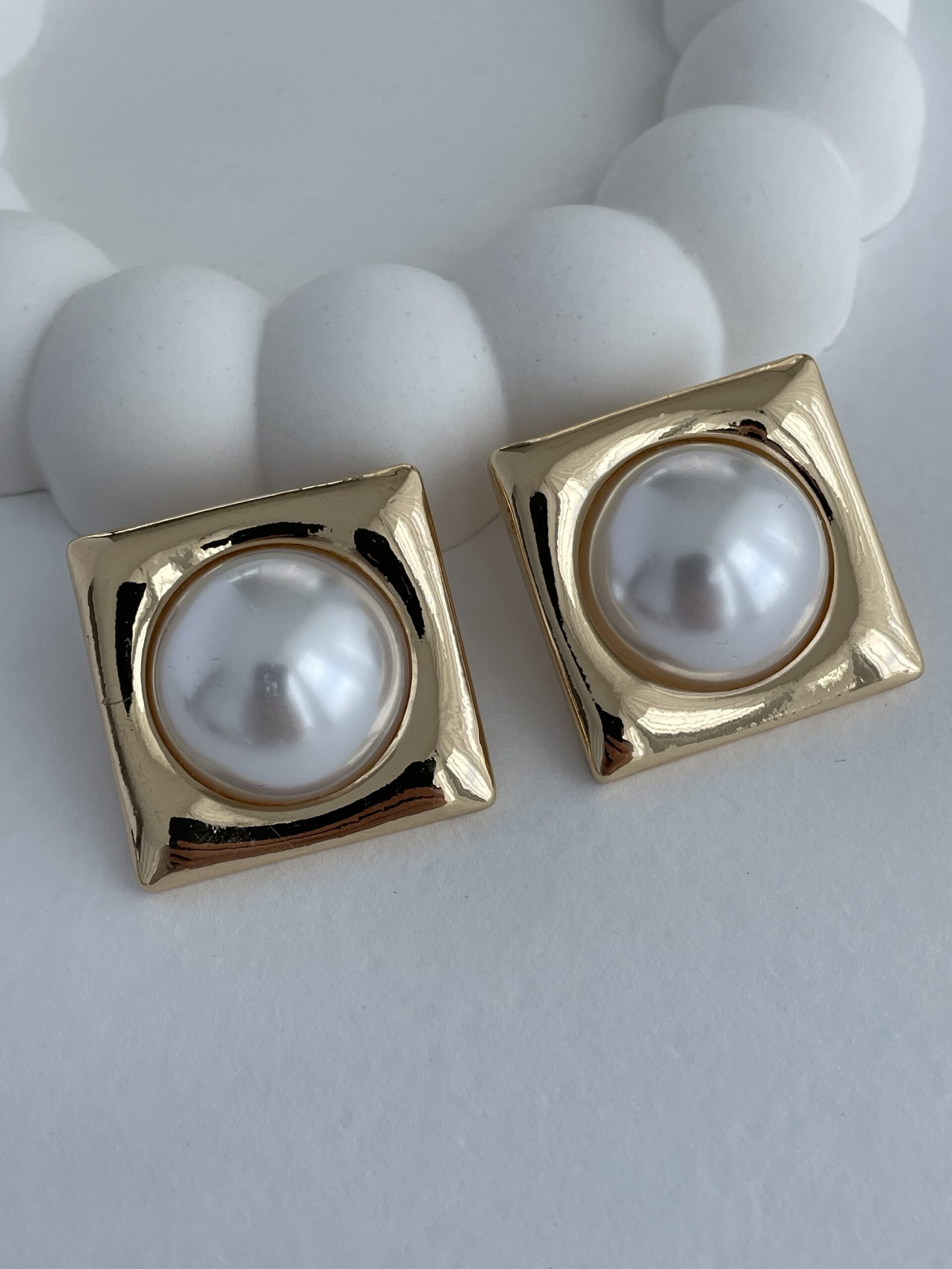 img_2914 Özel Seri Kare Tasarım Gold İnci Küpe