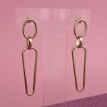 In Love Seri Geometrik Desen Sallantılı Gold Küpe