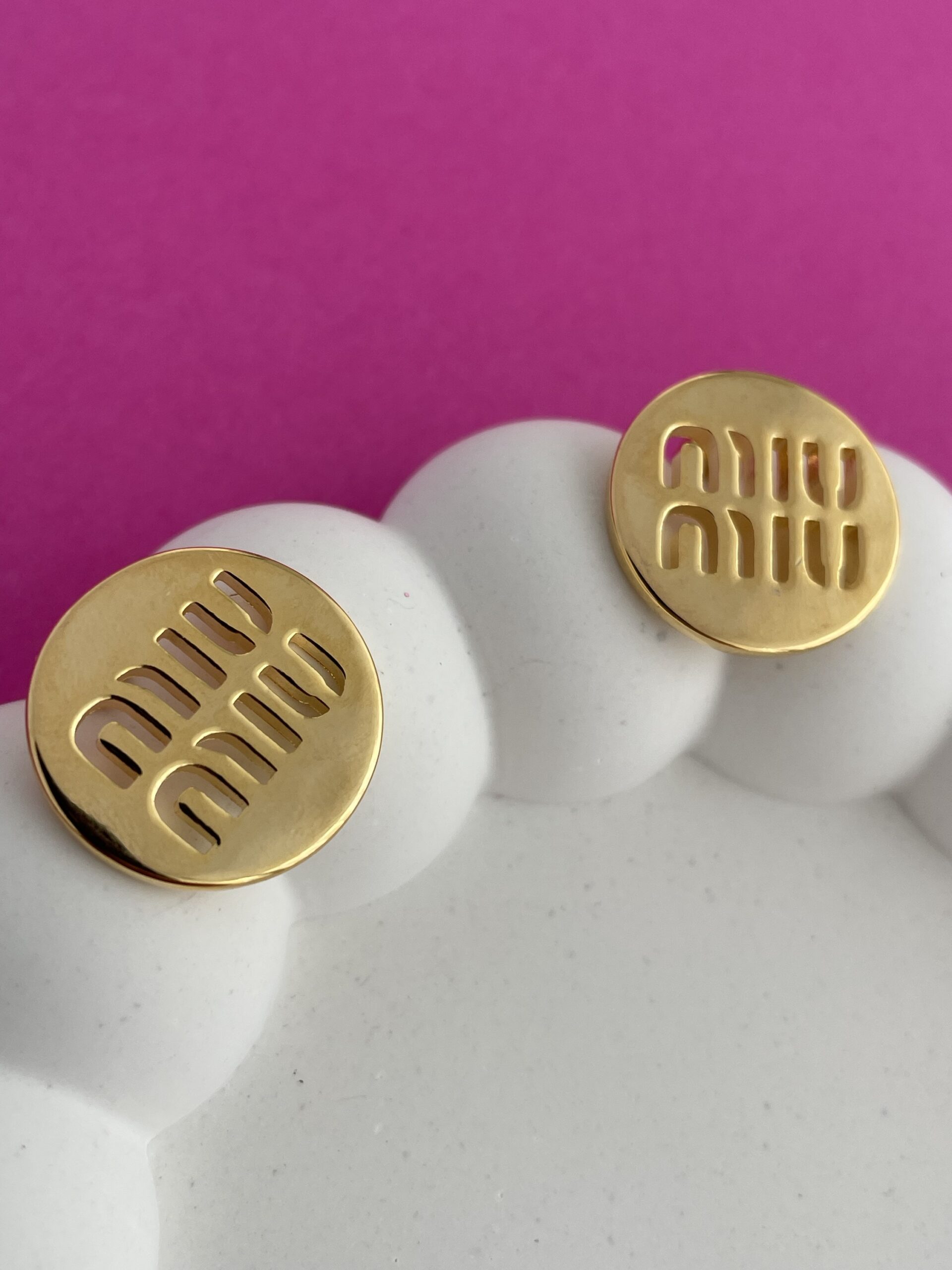 img_3769 In Love Seri Yuvarlak Gold Marka Küpe