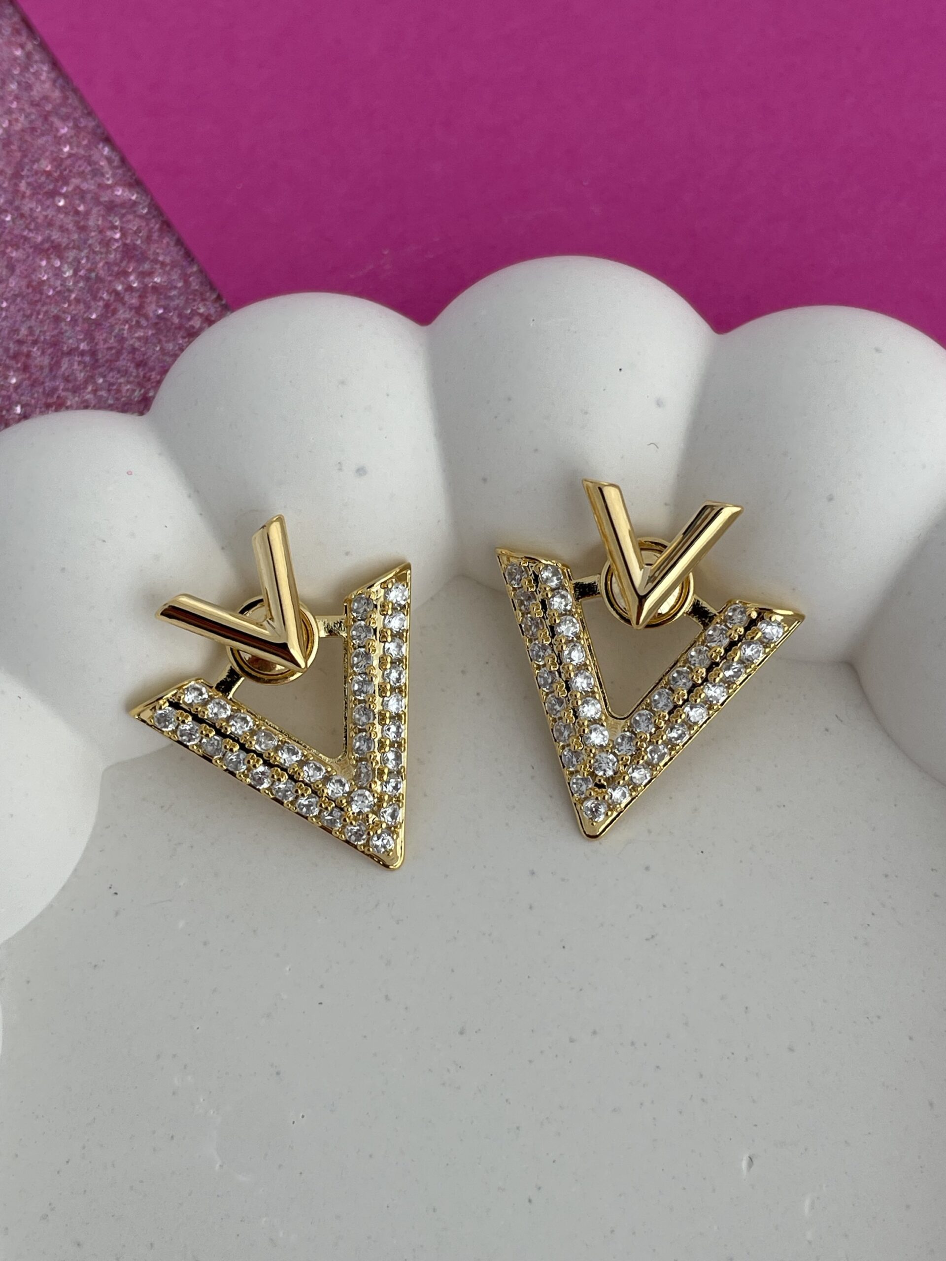 img_3788 In Love Seri Zirkon Taşlı V Tasarım Gold Marka Küpe