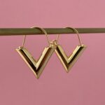 In Love Seri V Tasarım Sallantılı Gold Marka Küpe