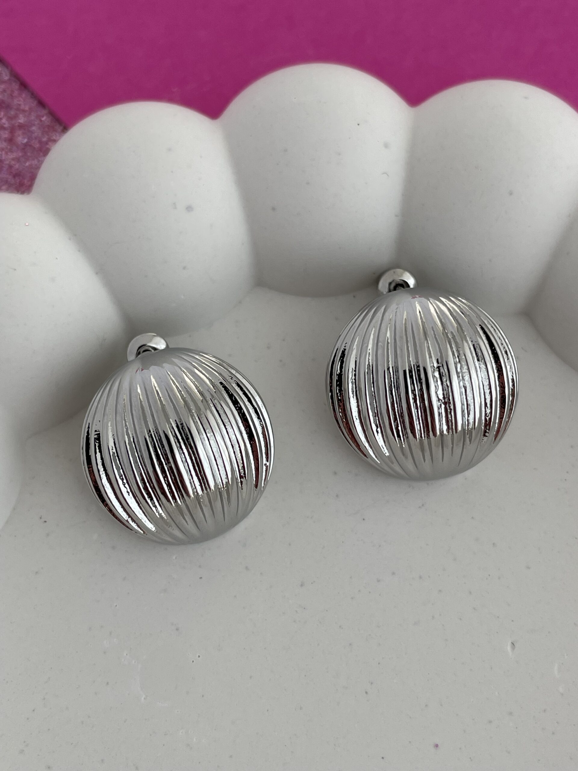 img_3824 In Love Seri Tırtık Model Yuvarlak Gümüş Küpe