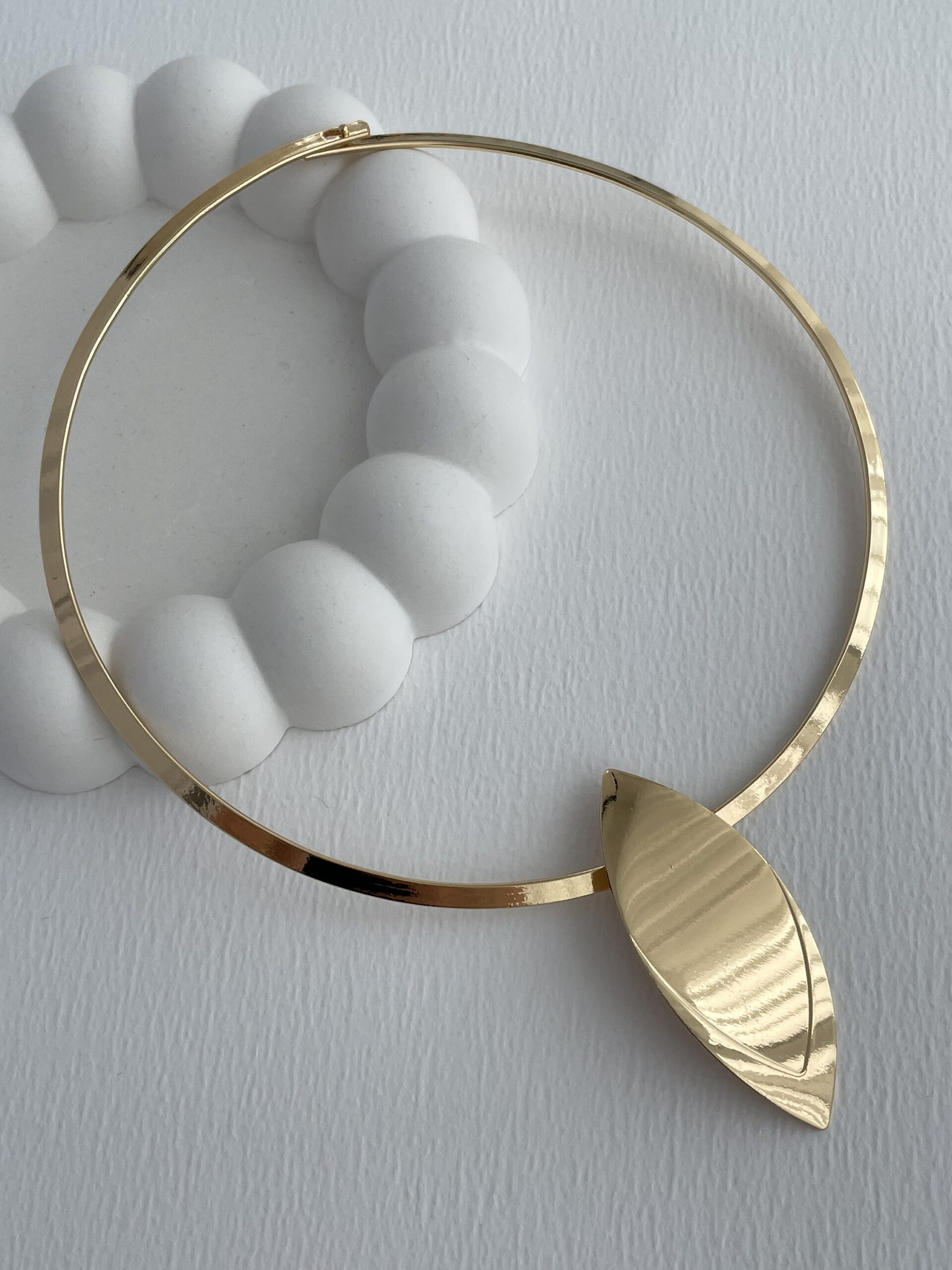 img_5094 Özel Seri Yaprak Tasarım Gold Marka Choker Kolye