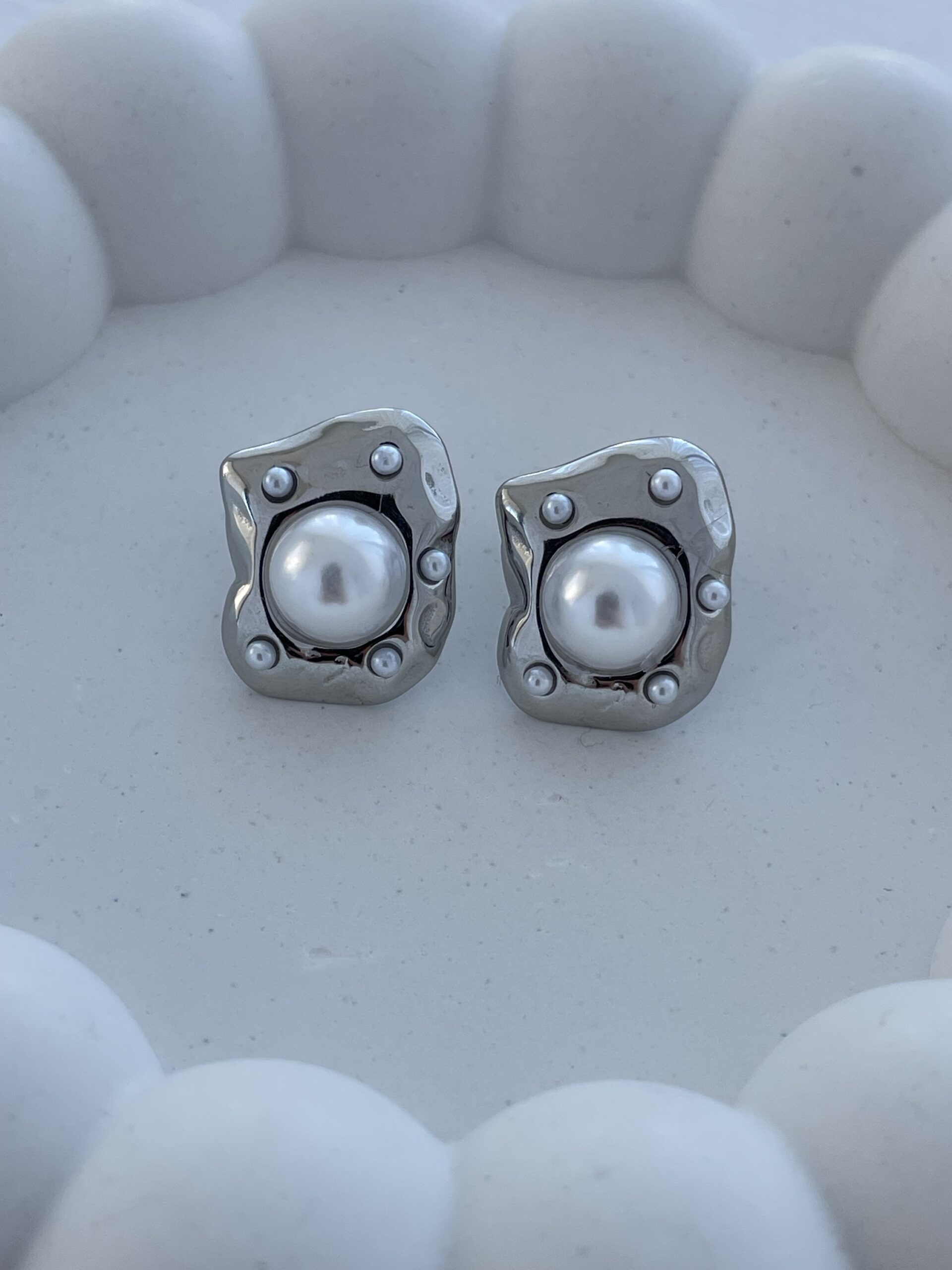 img_5417 Çelik Asimetrik Tasarım Gümüş İncili Küpe