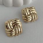 Özel Seri Tırtık Desen Kare Gold Küpe