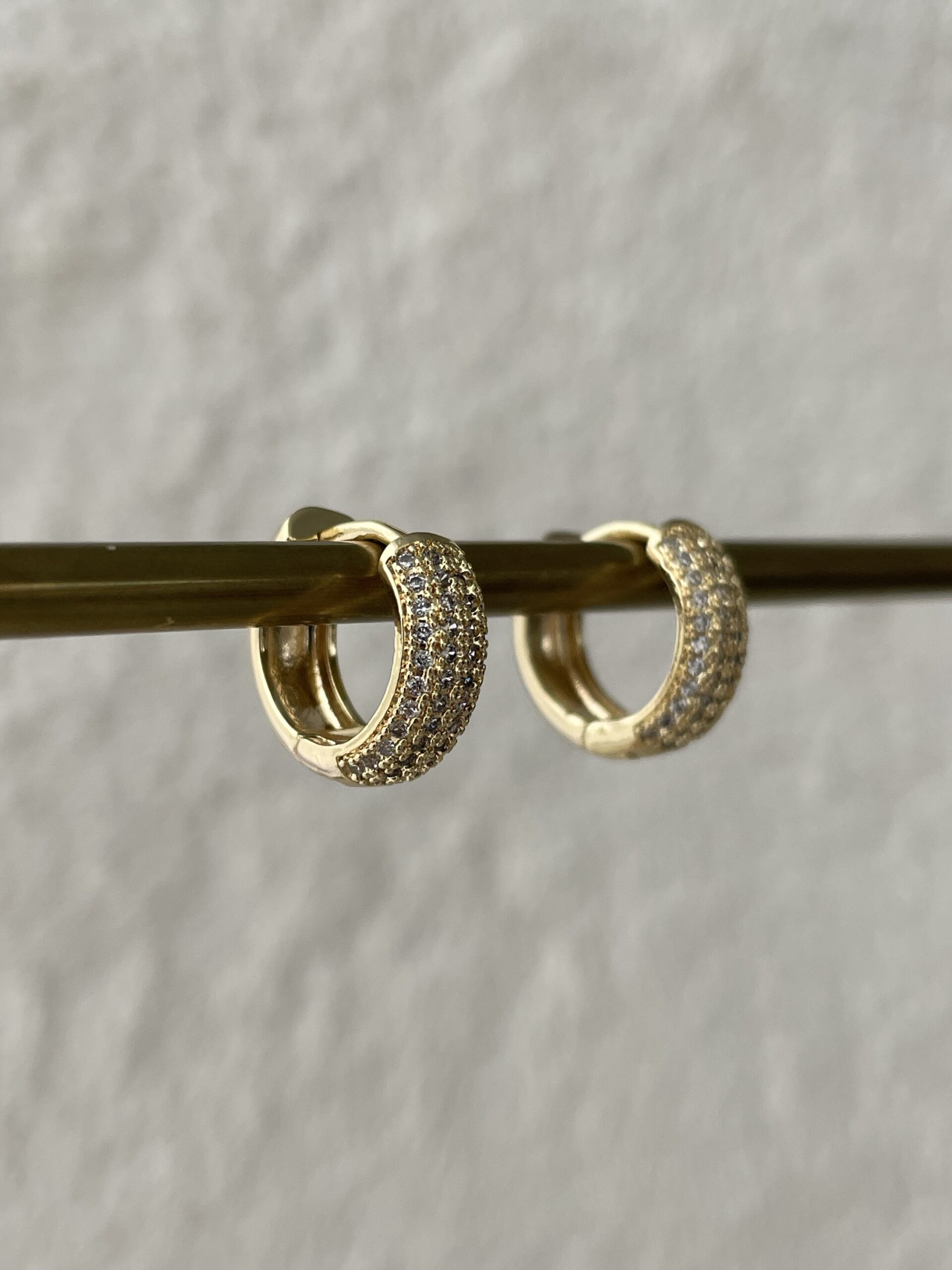 img_7018 Özel Seri Zirkon Taşlı Mini Gold Halka Küpe