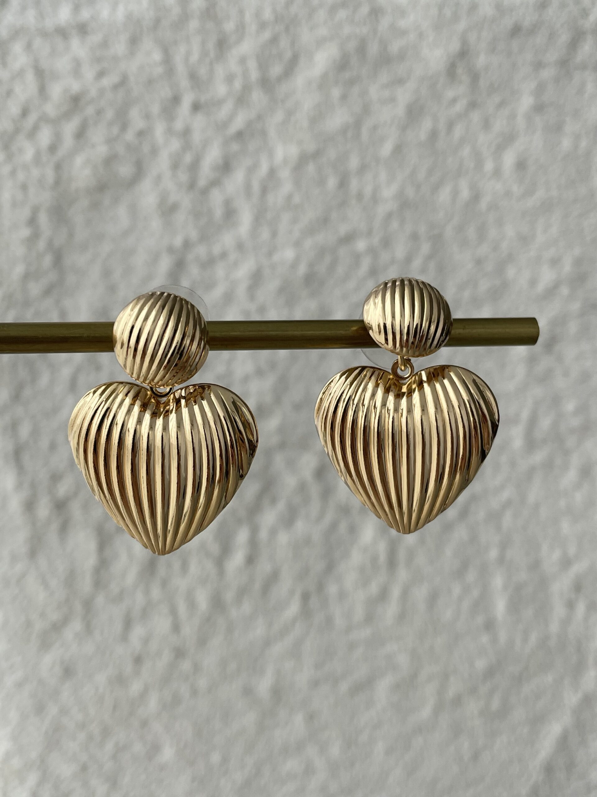 img_7181 Özel Seri Tırtık Model Kalp Tasarım Gold Küpe