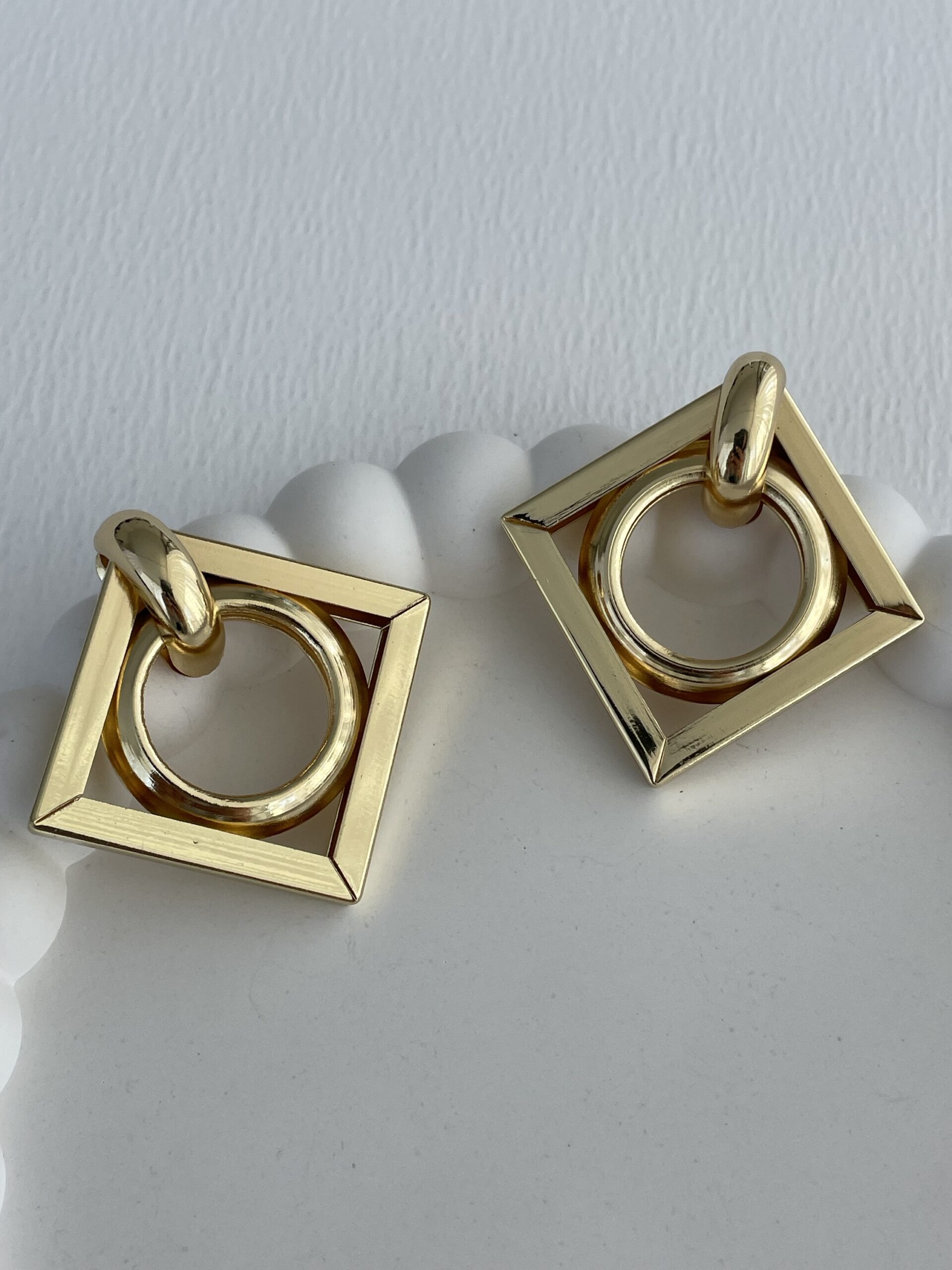 img_0054 Özel Seri Kare Tasarım Orta Boy Gold Küpe