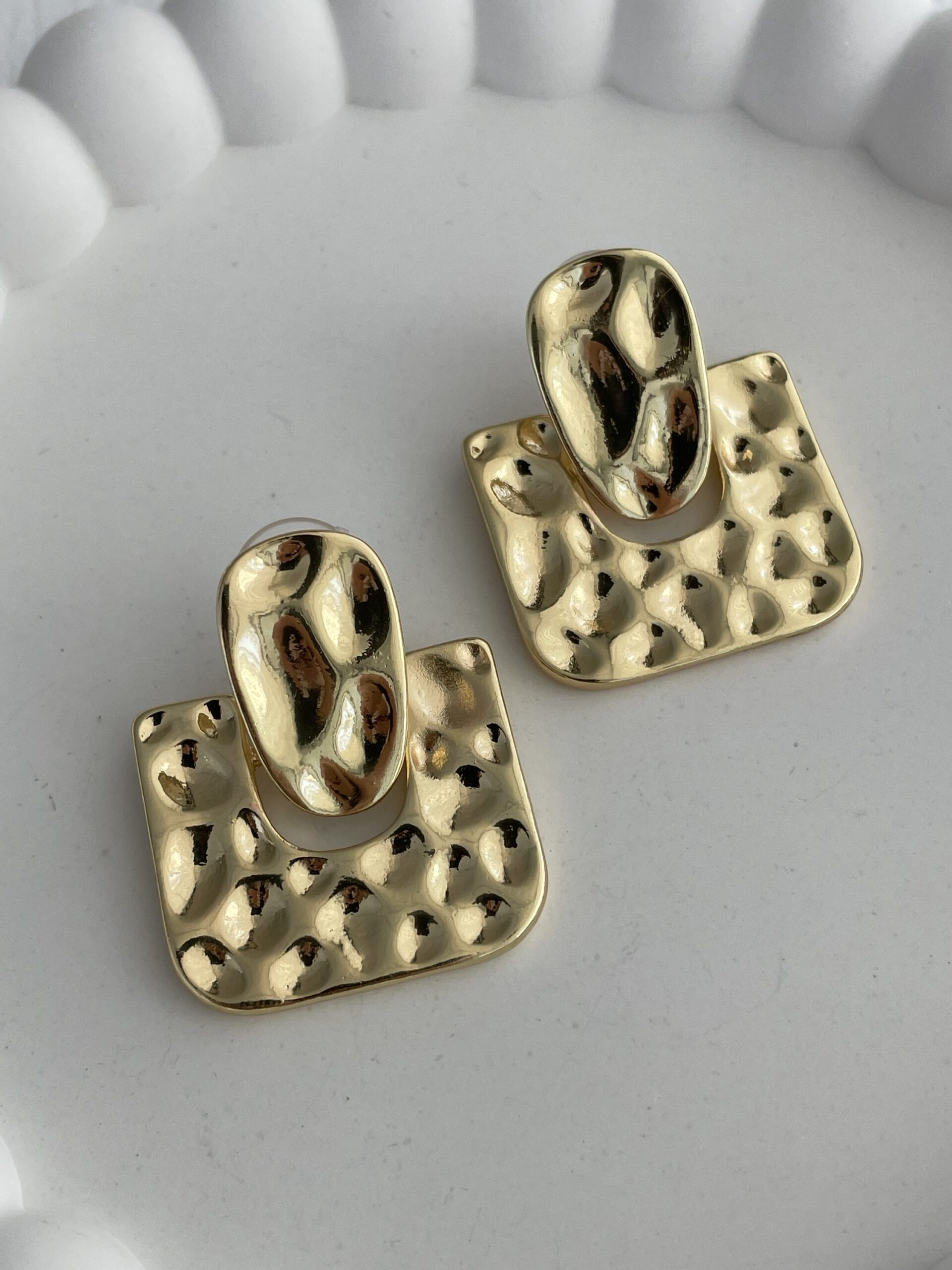 img_0100 Özel Seri Soyut Tasarım Kare Gold Küpe