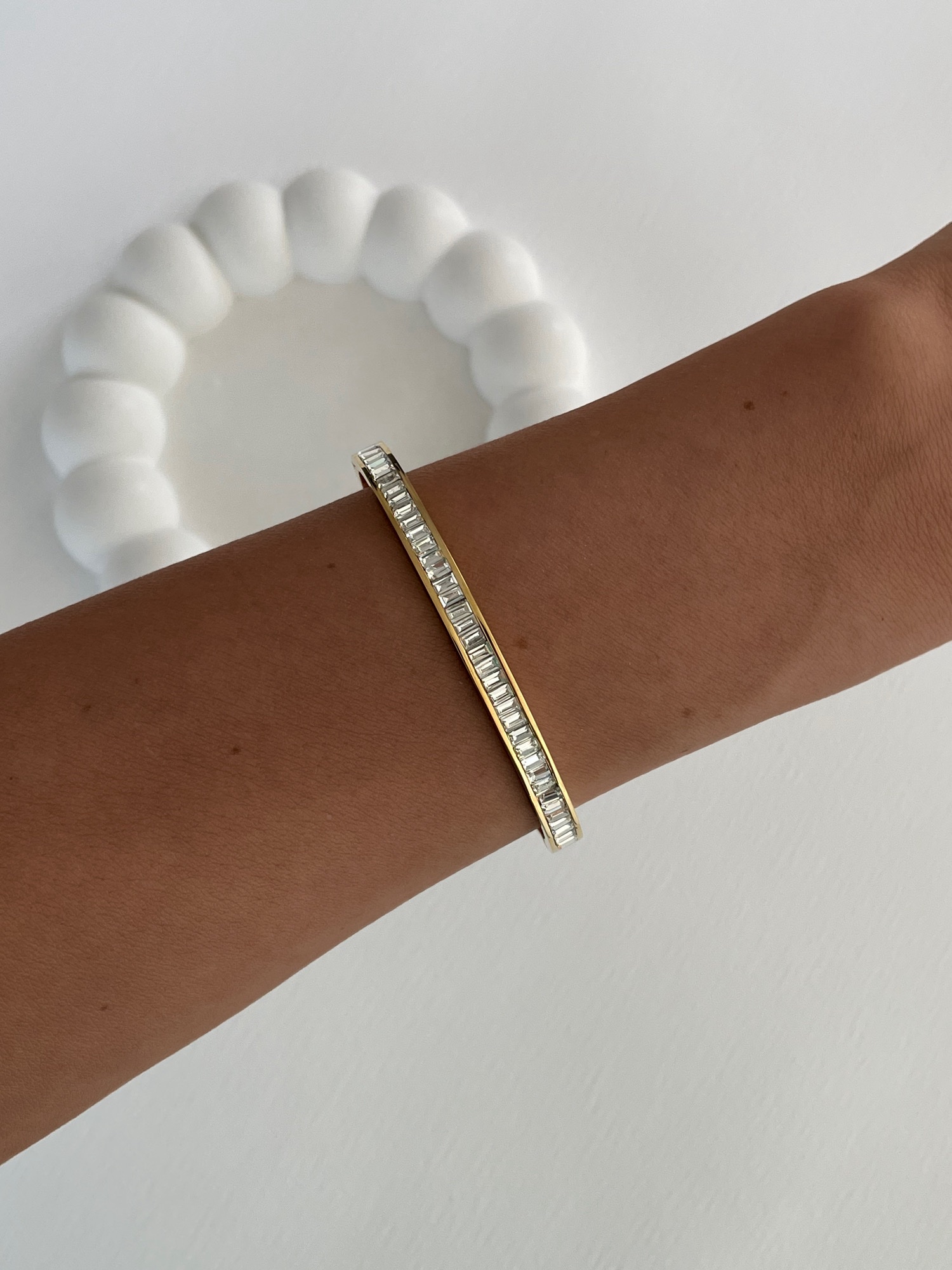 img_2262 Çelik Tek Sıra Baget Taşlı Gold Kelepçe Bileklik