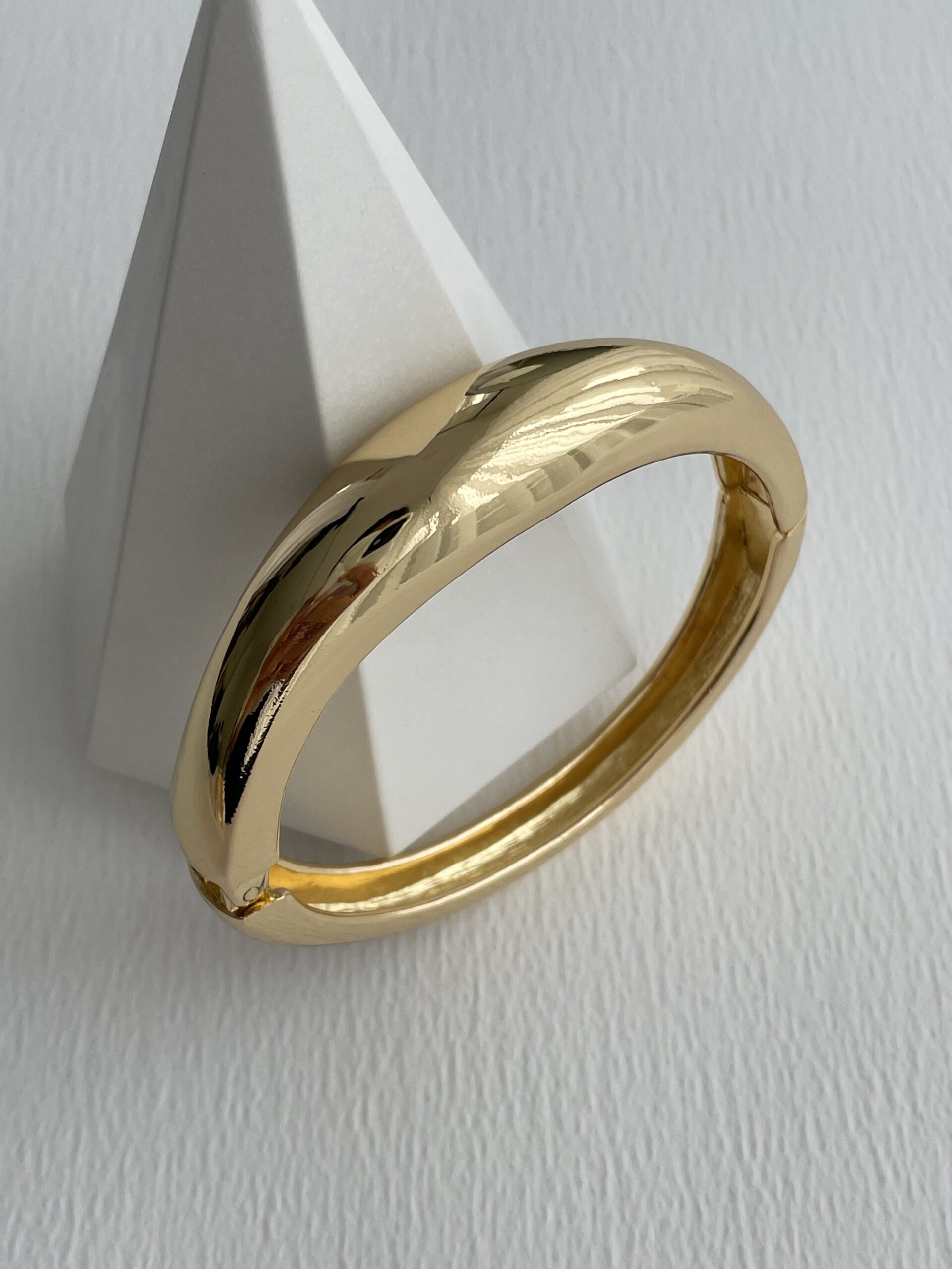 img_2558 Özel Seri Üst Kısmı Bombeli Gold Kelepçe Bileklik