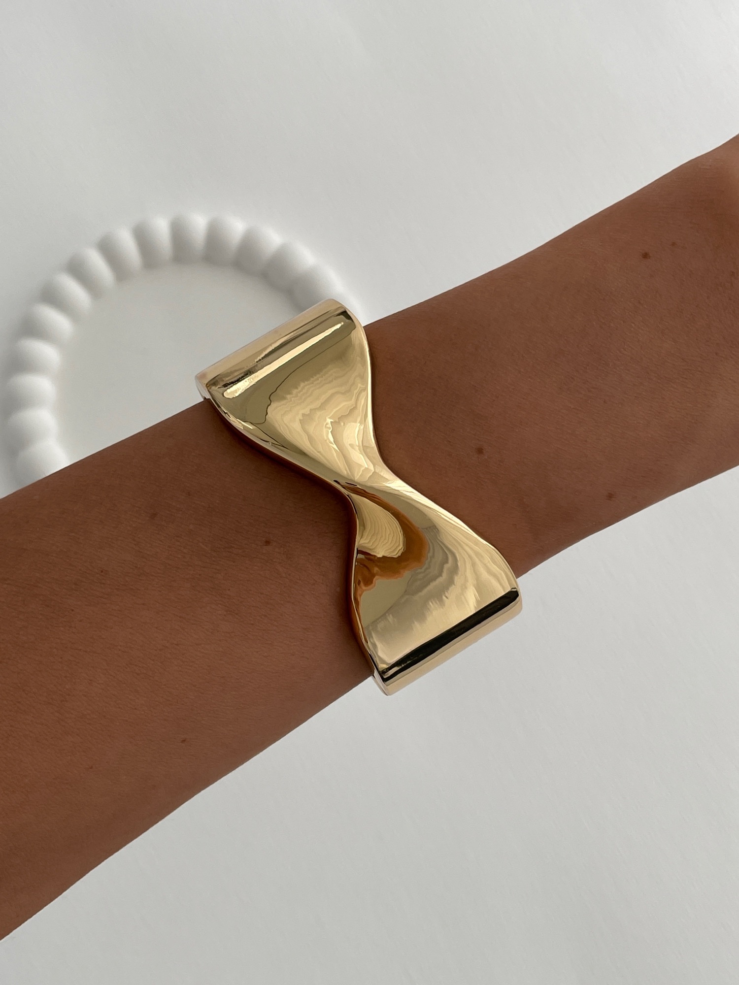 img_7050 Özel Seri Kıvrım Tasarım Gold Kelepçe Bileklik