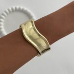 Özel Seri Asimetrik Kıvrım Plaka Marka Model Gold Kelepçe Bileklik