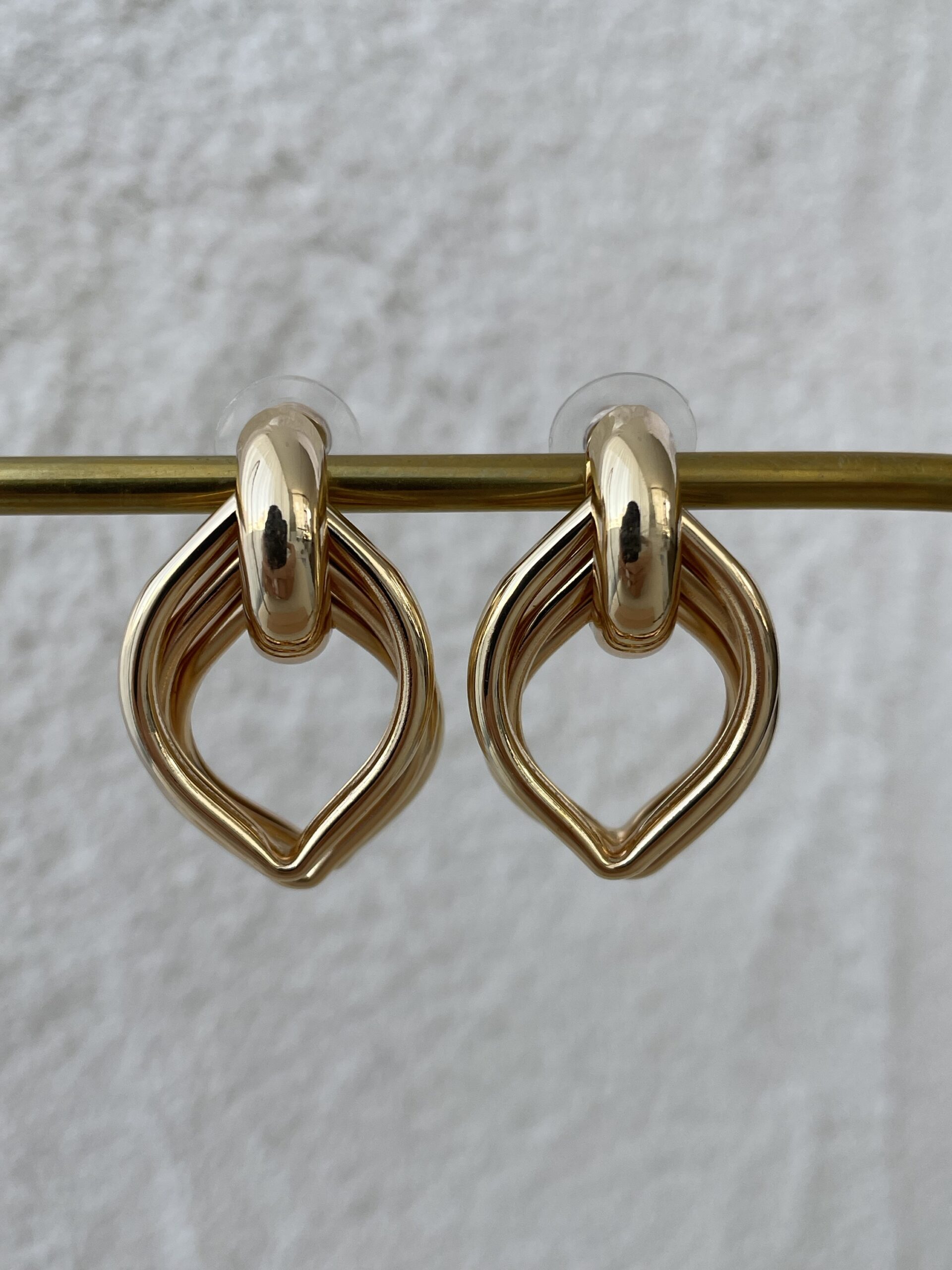 img_9660 Özel Seri Damla Tasarım Üçlü Gold Küpe