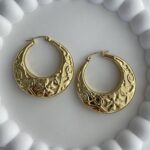 Çelik Desenli Yarım Ay Tasarım Gold Halka Küpe