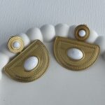 Çelik Sedef Detaylı Vintage Gold Küpe