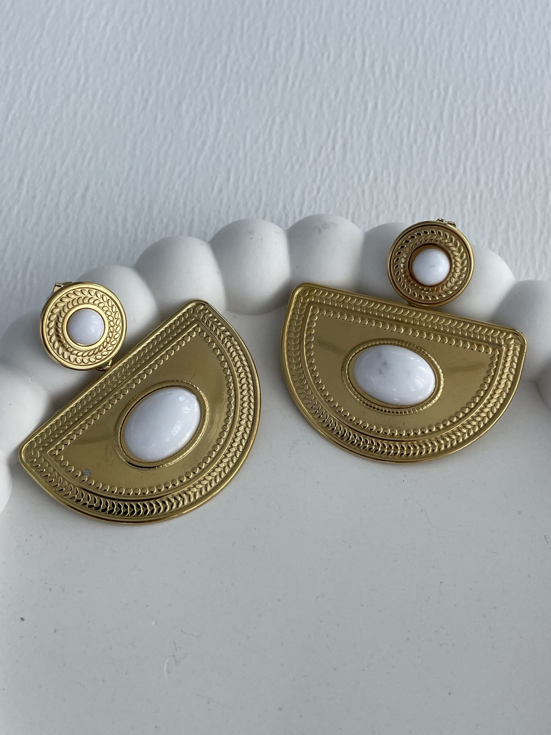 img_9960 Çelik Sedef Detaylı Vintage Gold Küpe