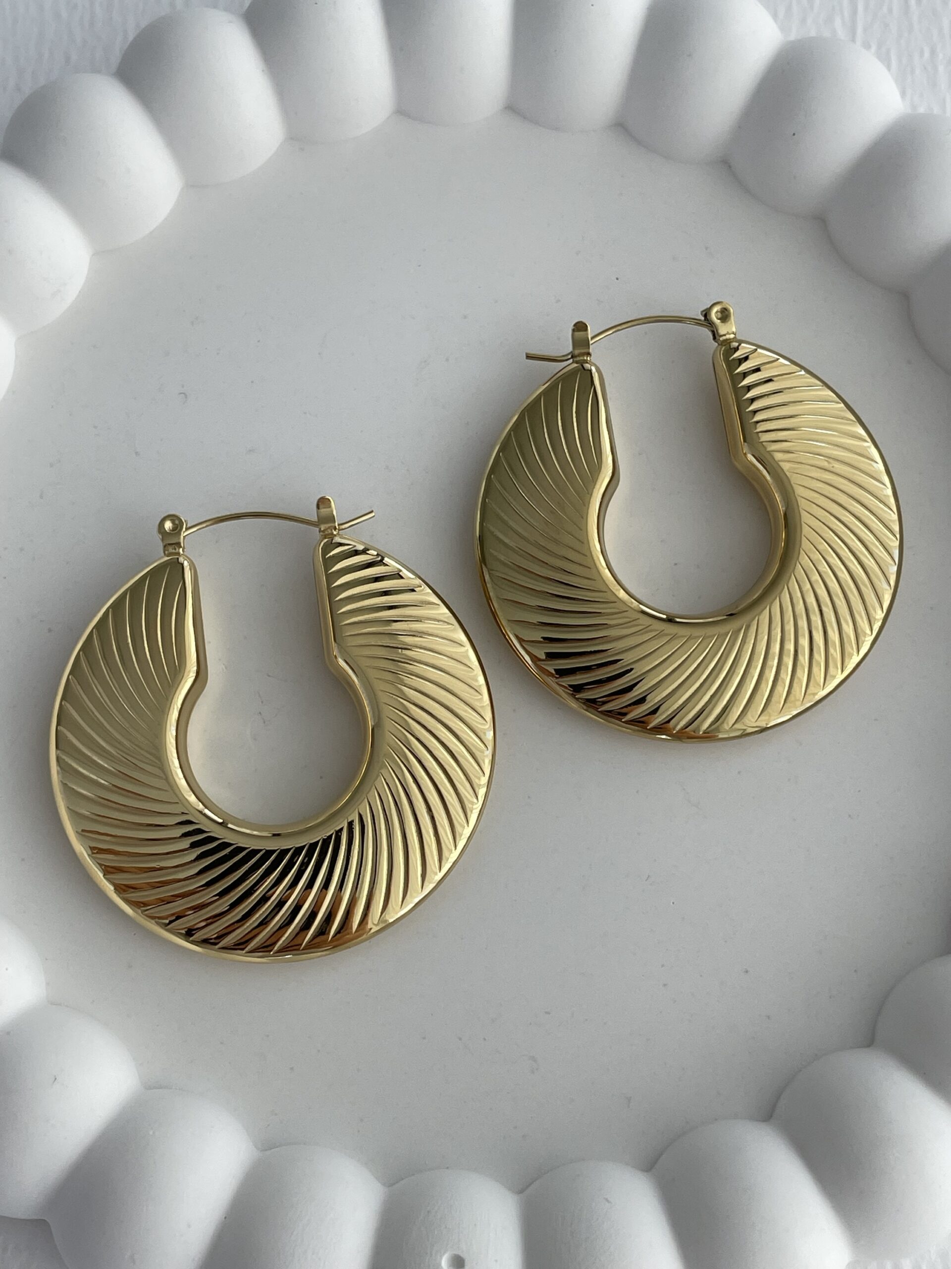 img_9985 Özel Seri Tırtık Desen Büyük Gold Halka Küpe