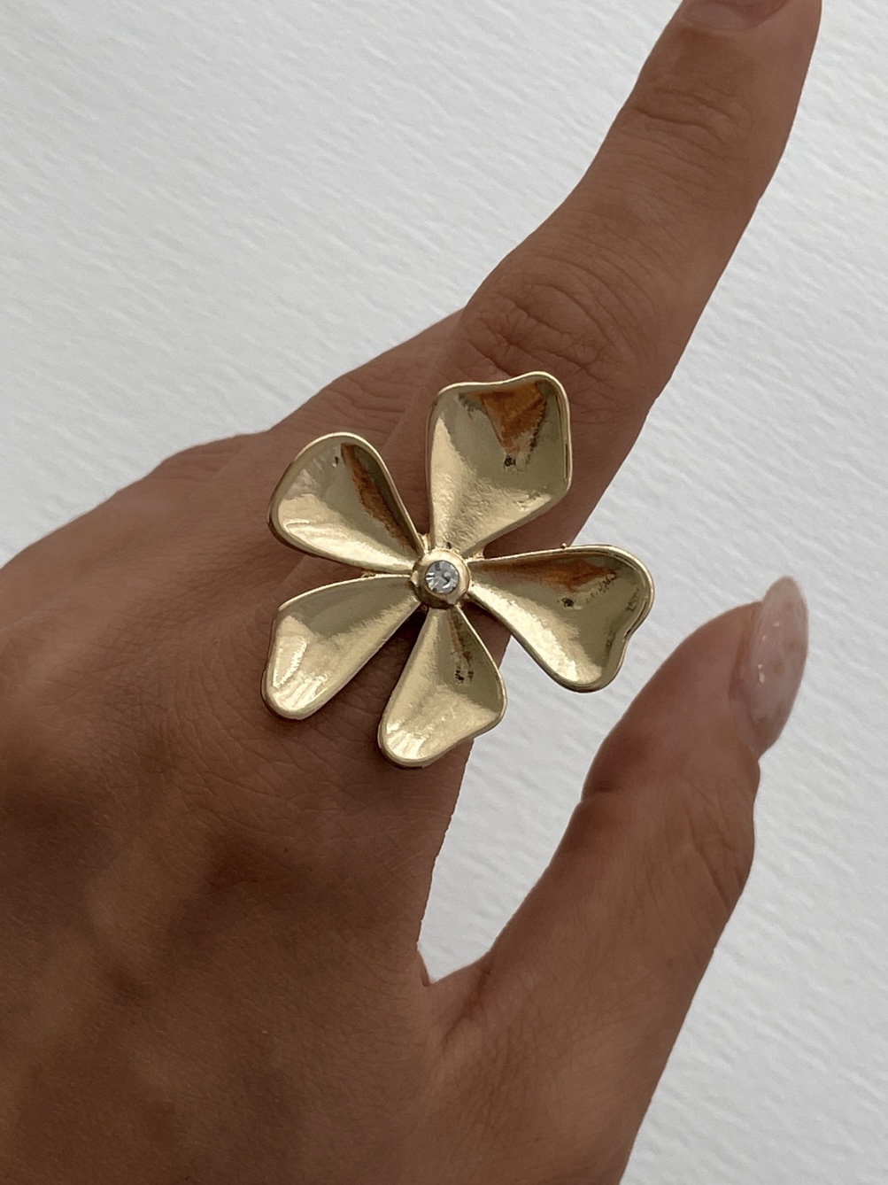 img_2051-1 Özel Seri Tek Taş Çiçek Tasarım Gold Ayarlanabilir Yüzük