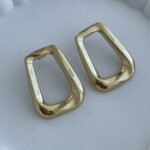 Çelik Vintage Tasarım Dikdörtgen Gold Küpe