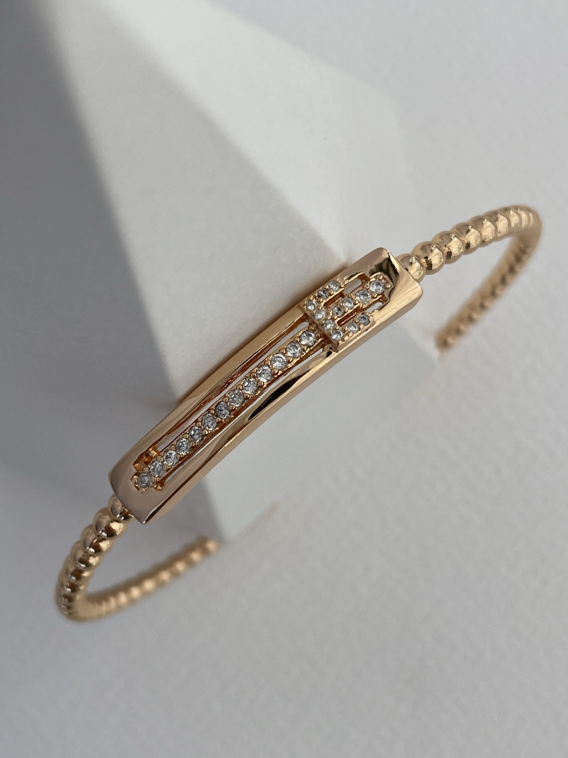 img_5138 Özel Seri Zirkon Taşlı E Harf Gold Ayarlanabilir Bileklik