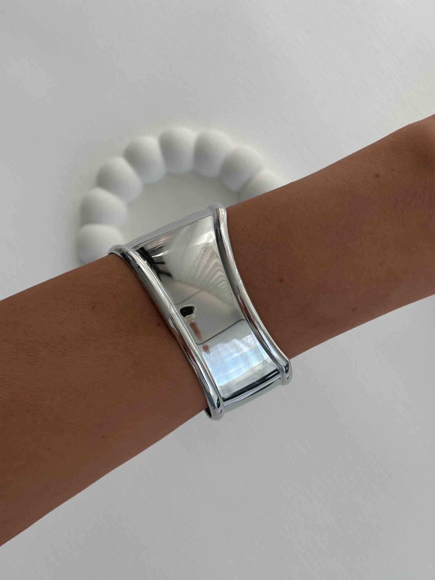 img_9458 Özel Seri Asimetrik Kıvrım Marka Model Gümüş Plaka Bileklik