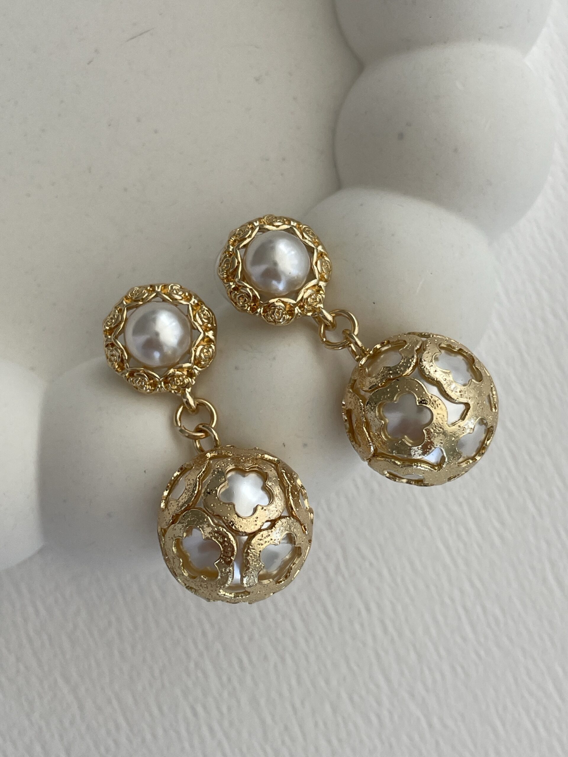 img_0564 Özel Seri Desen Kaplama Gold İkili İnci Küpe