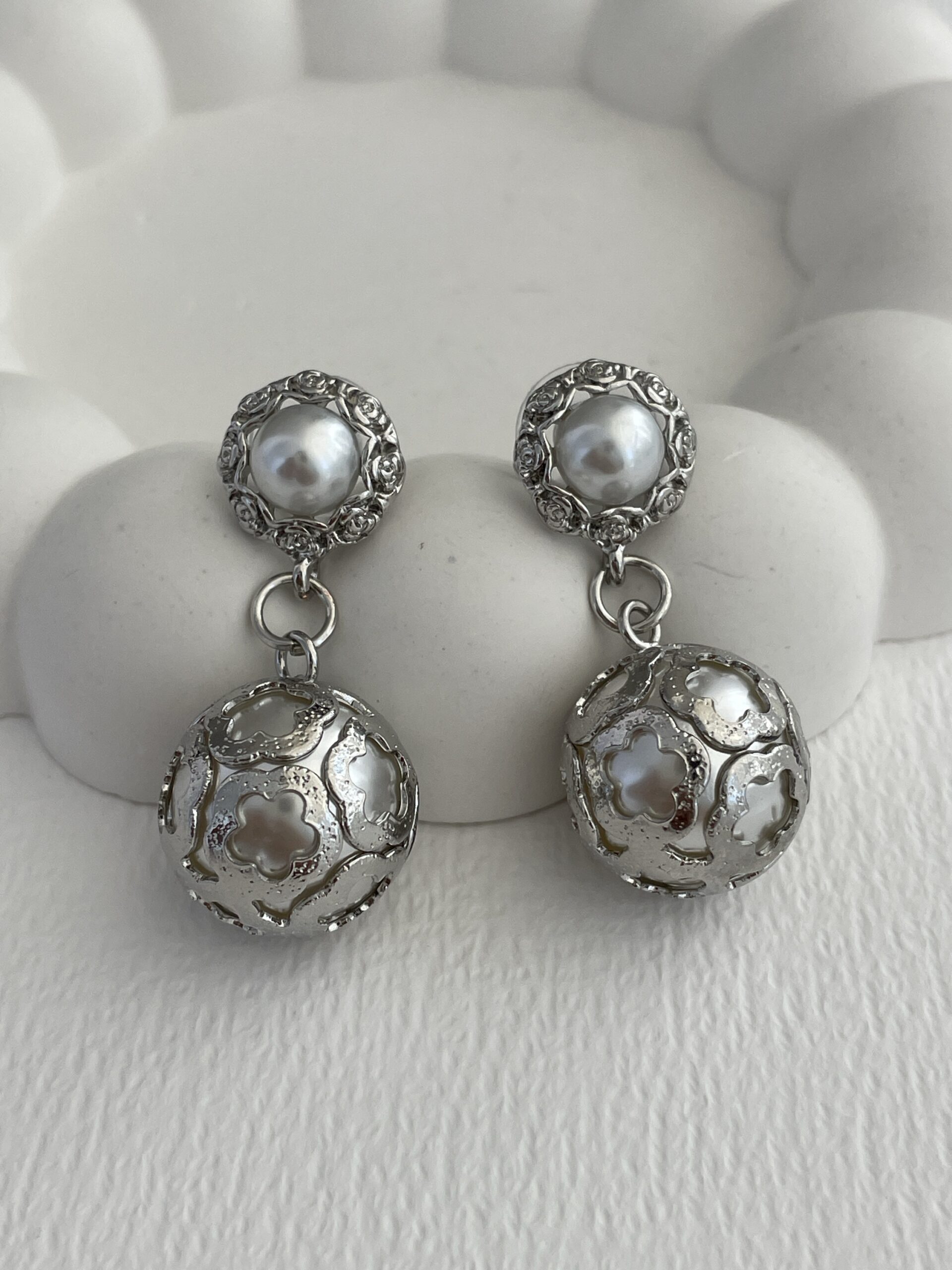 img_0575 Özel Seri Desen Kaplama Gümüş İkili İnci Küpe